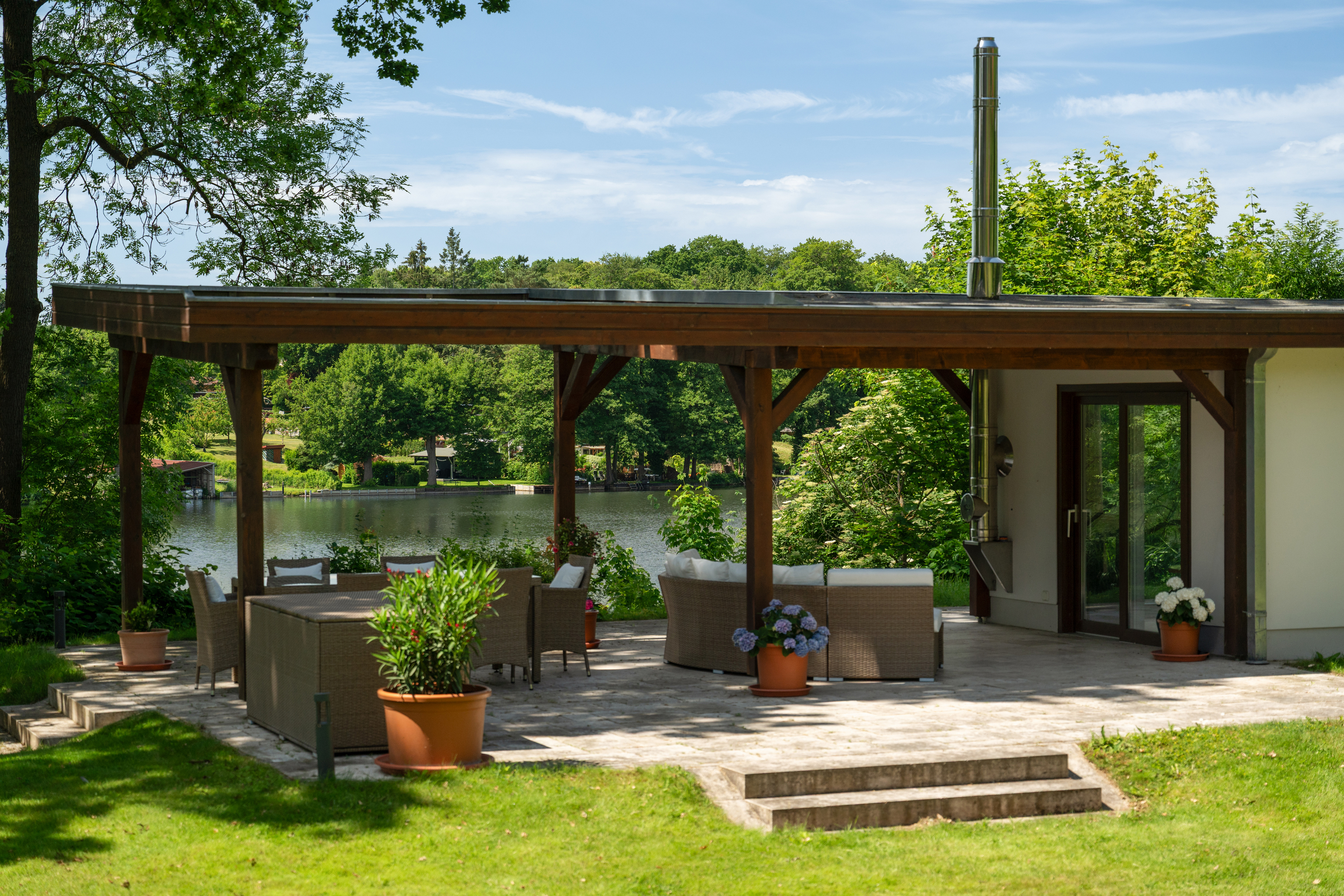 Exklusives Seegrundstück mit Wohnhaus, Bungalow, Privatsteg & Nutzungsoptionen