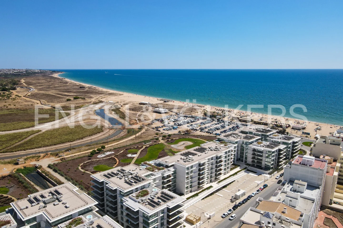 Brand new and luxury 2-bedroom apartment, with a large terrace and 50m from the beach