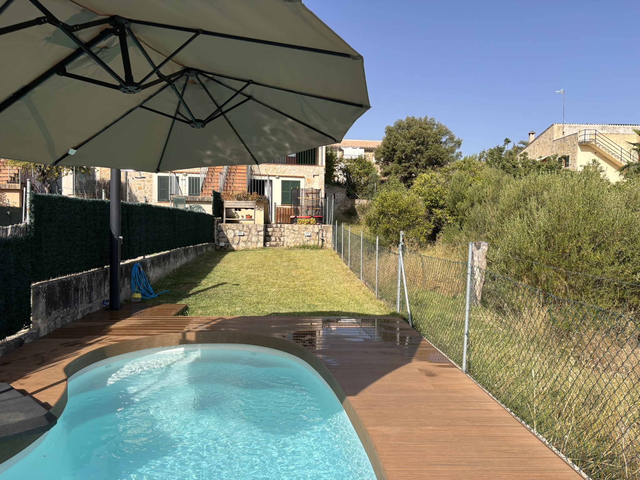 End-of-terrace house with pool in Moscari