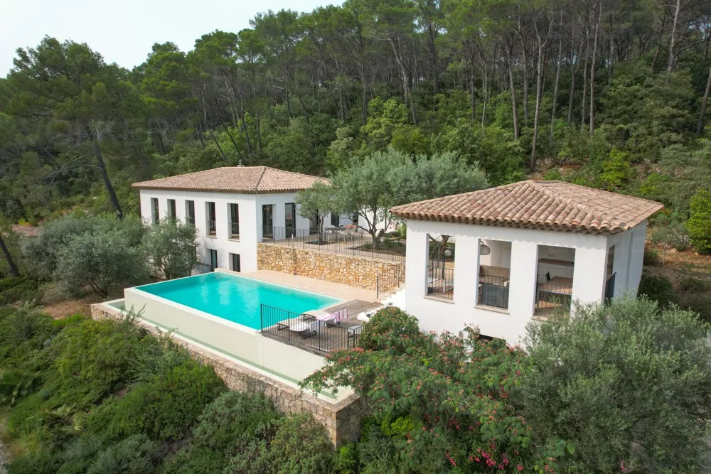 Modern bastide on the heights of Lorgues