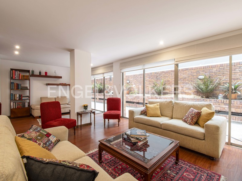 Apartamento con terraza para arriendo en Chicó Reservado