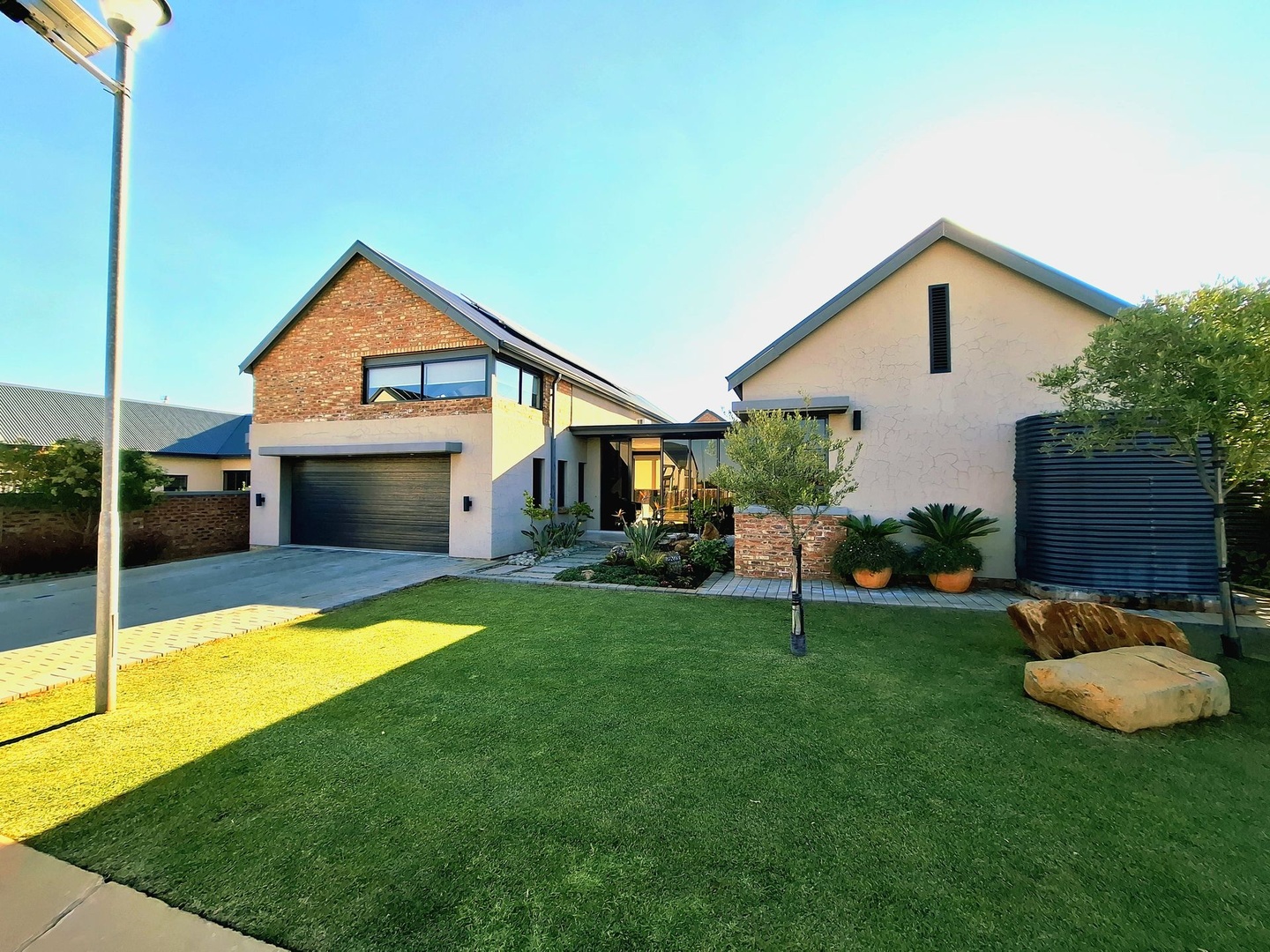 Luxury Living Redefined in De Land Estate