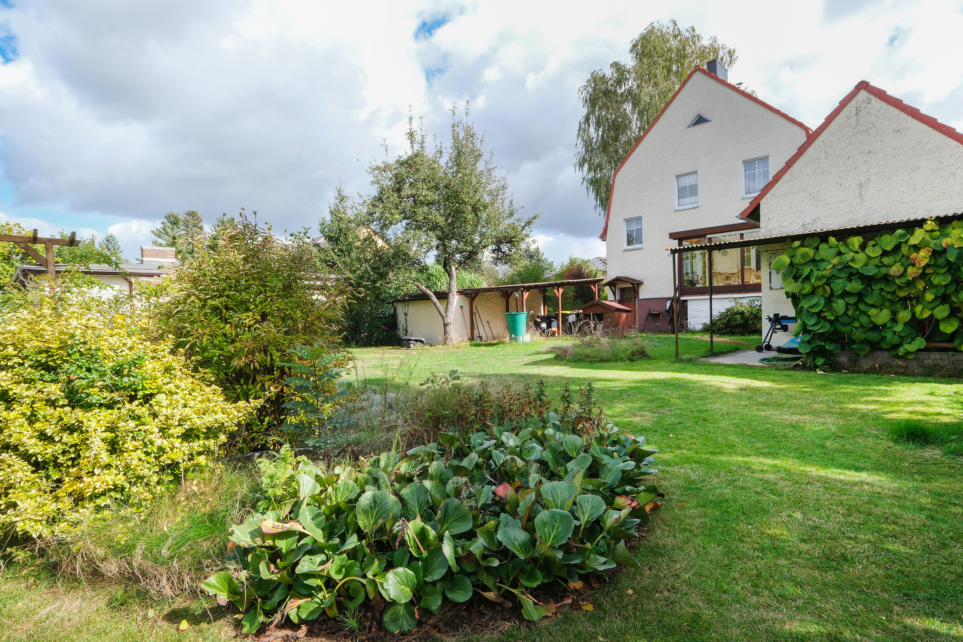 Familientraum mit viel Potenzial: Historisches 20er-Jahre-Haus mit Wintergarten und Sauna
