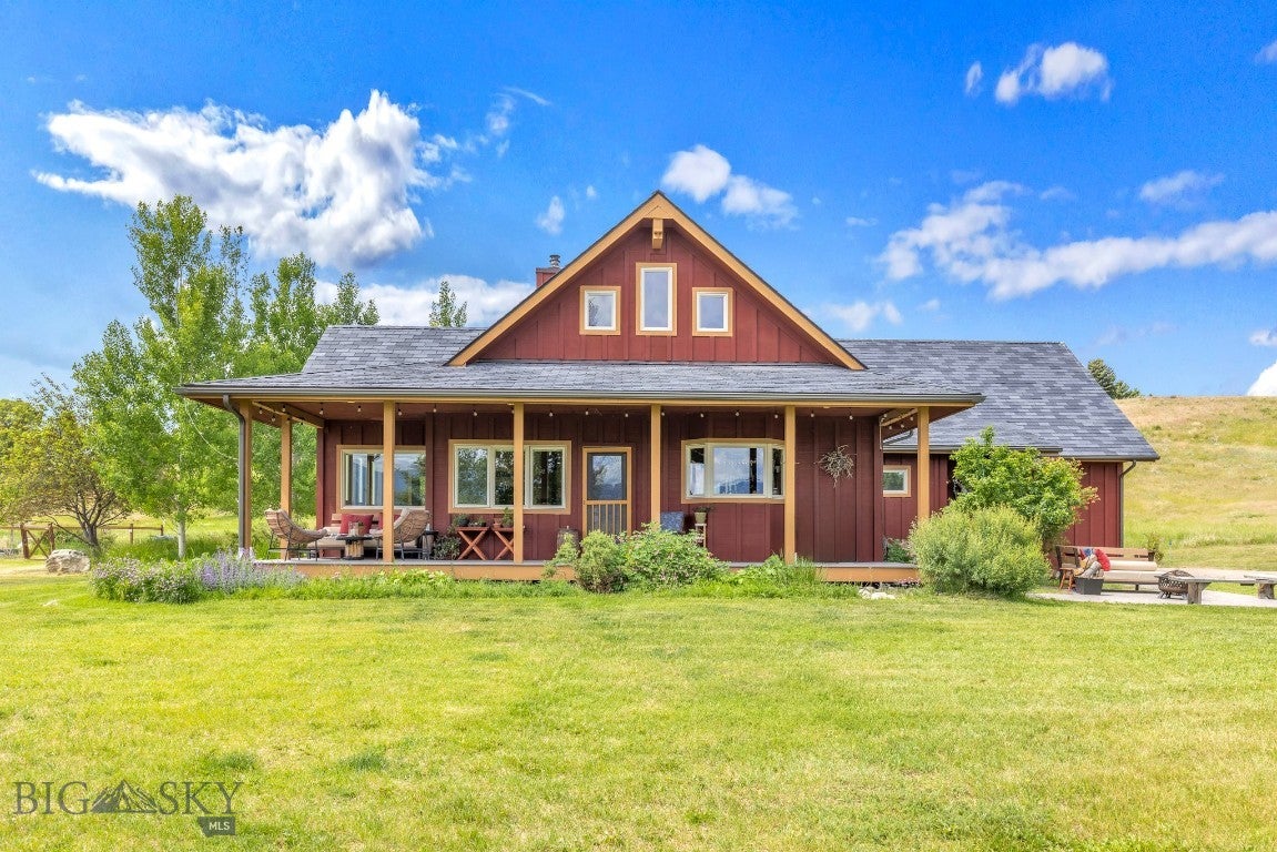 A Private Retreat with BIG Views!