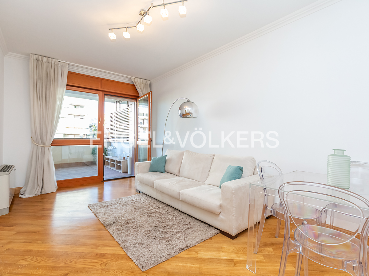 Two-room apartment with a spacious private terrace on Amsterdam Street