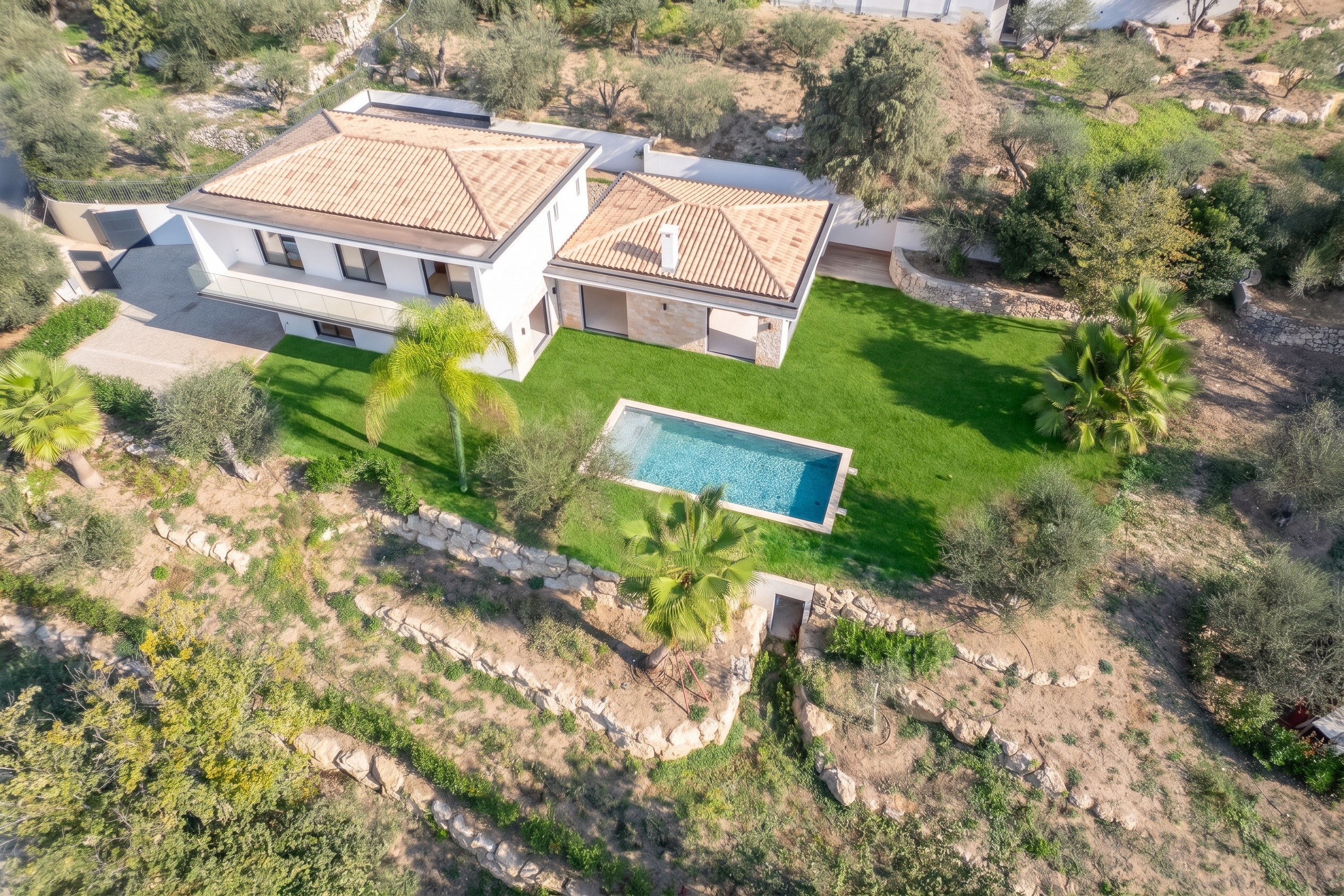 Mougins – New contemporary villa, absolute peace and quiet, in a private estate [AI-bewerkt]