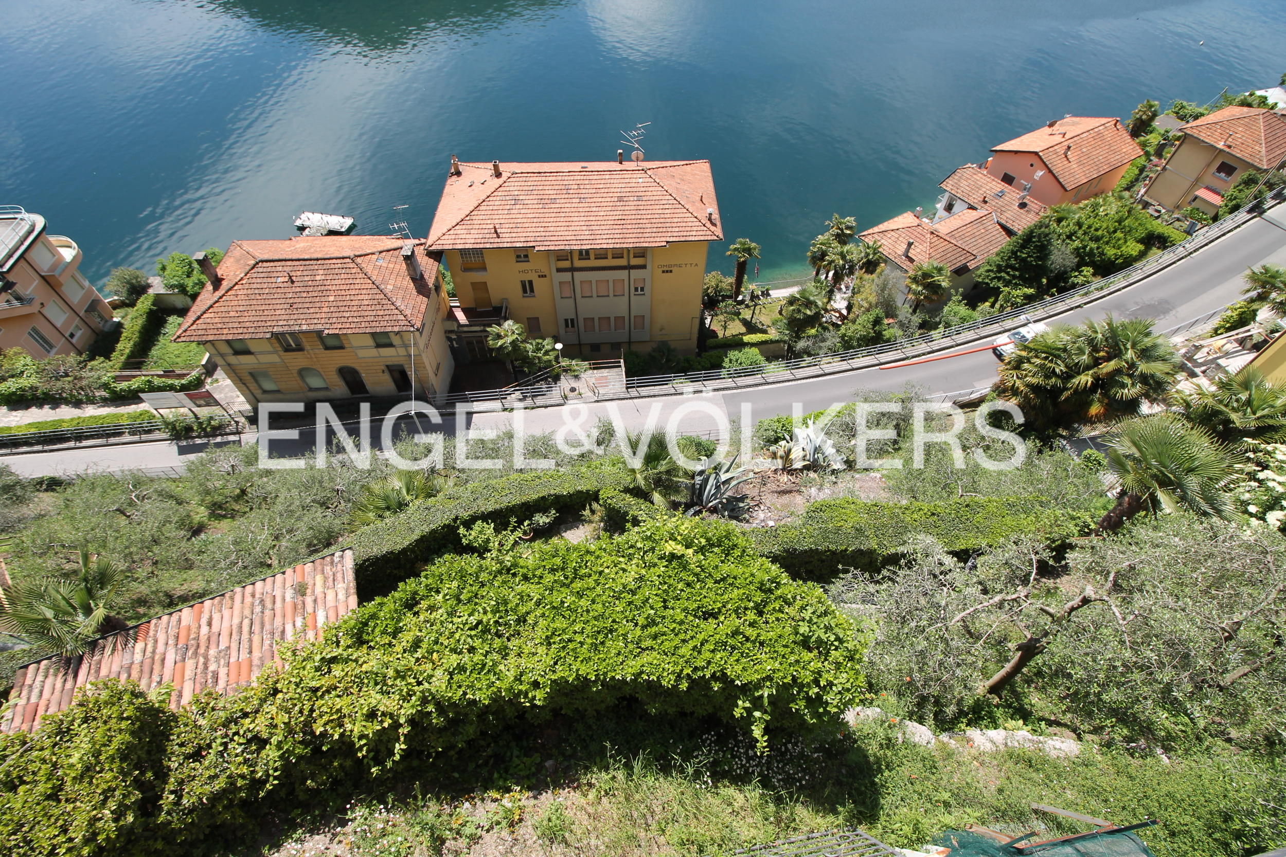 Building plot with lake view