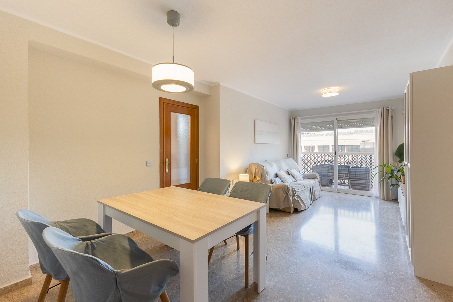 Elegant furnished apartment in La Patacona with garage