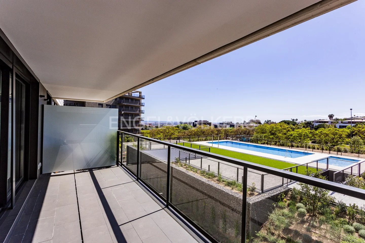 Beautiful new construction apartment with incredible views