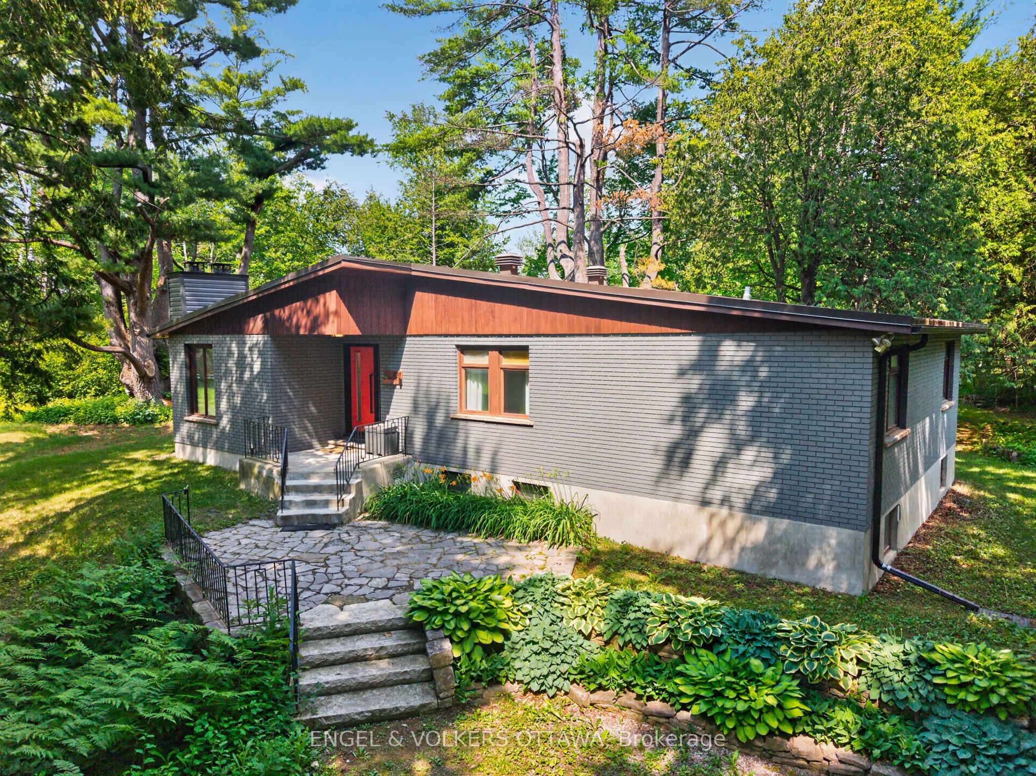 Mid-Century Bungalow  on 1.5 Acres Minutes from Downtown