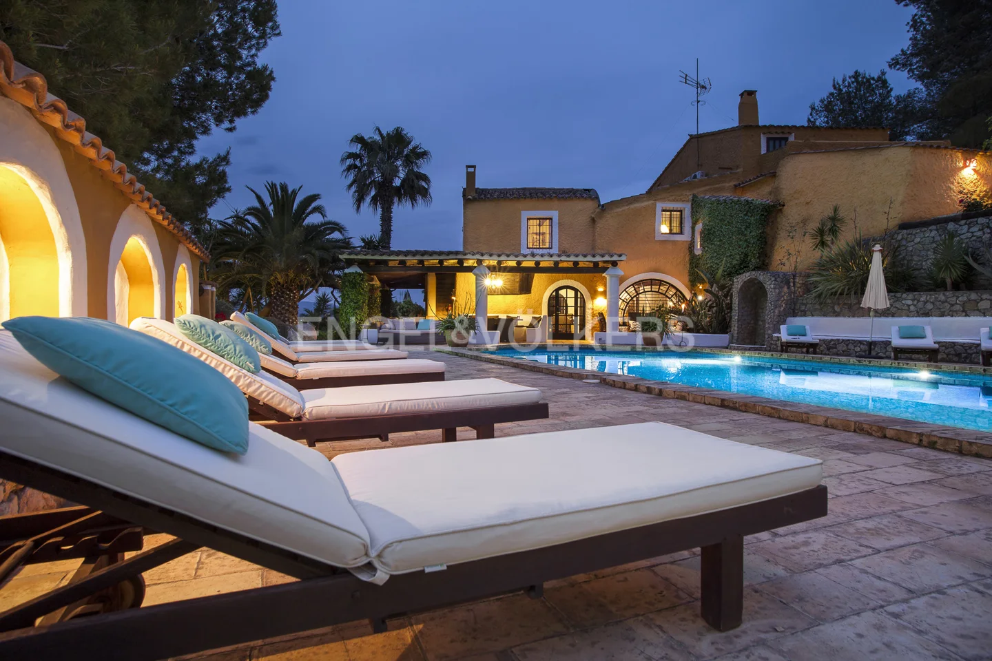 Exclusiva Villa con potencial hotelero en Canyelles cerca de Sitges