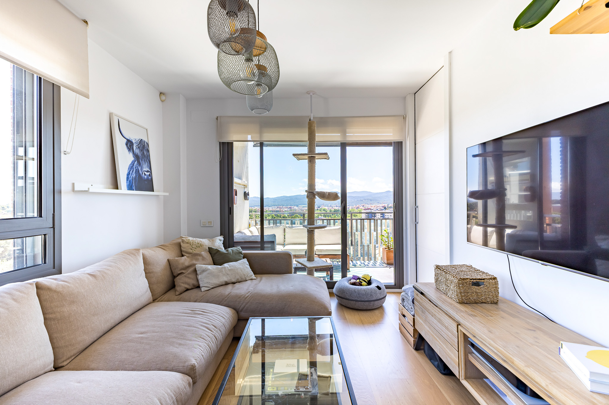 Cozy apartment ready to move in.