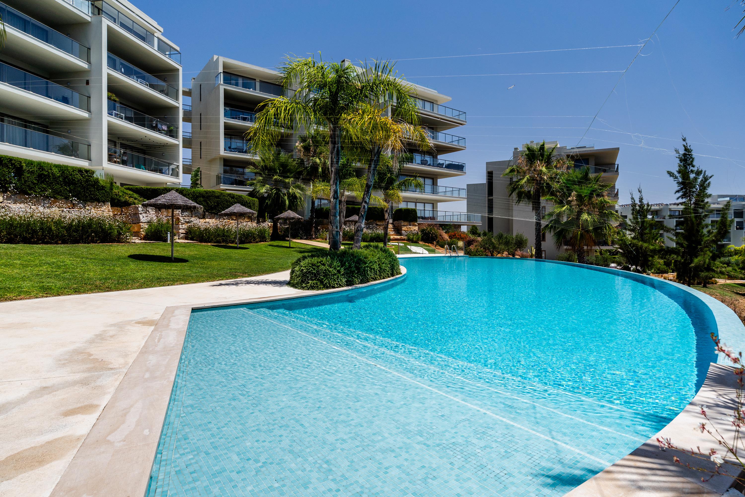 Premium 2-bedroom apartment with pools and sea view - Praia da Rocha