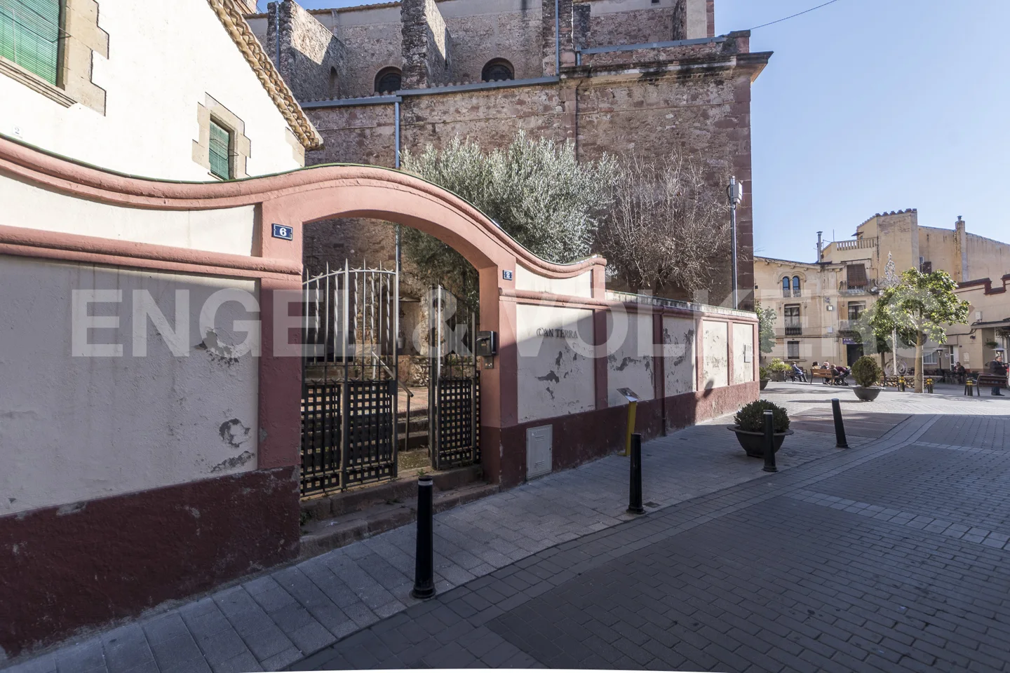 Chance! Emblematic property in the heart of Gelida