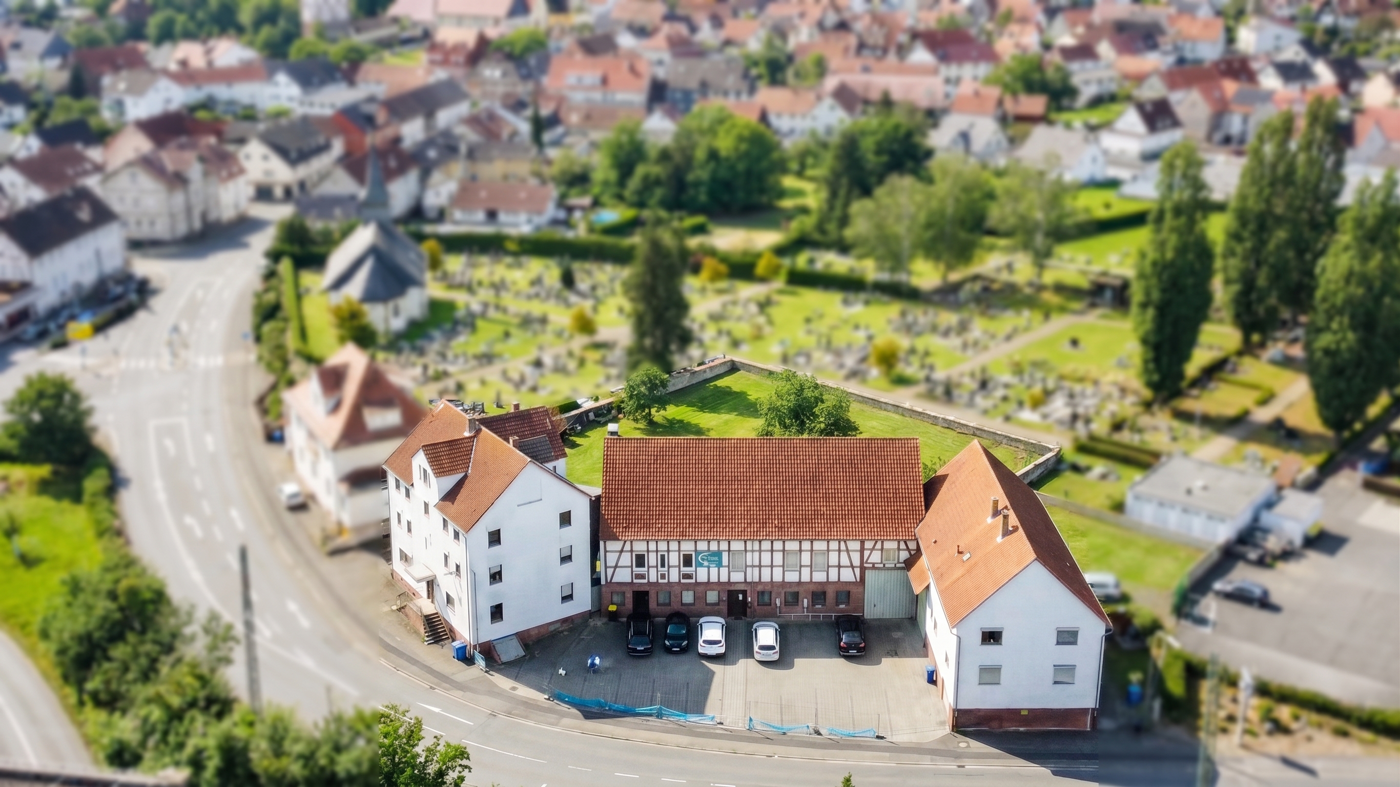 Attraktives Immobilienensemble mit umfangreicher Ausbaureserve