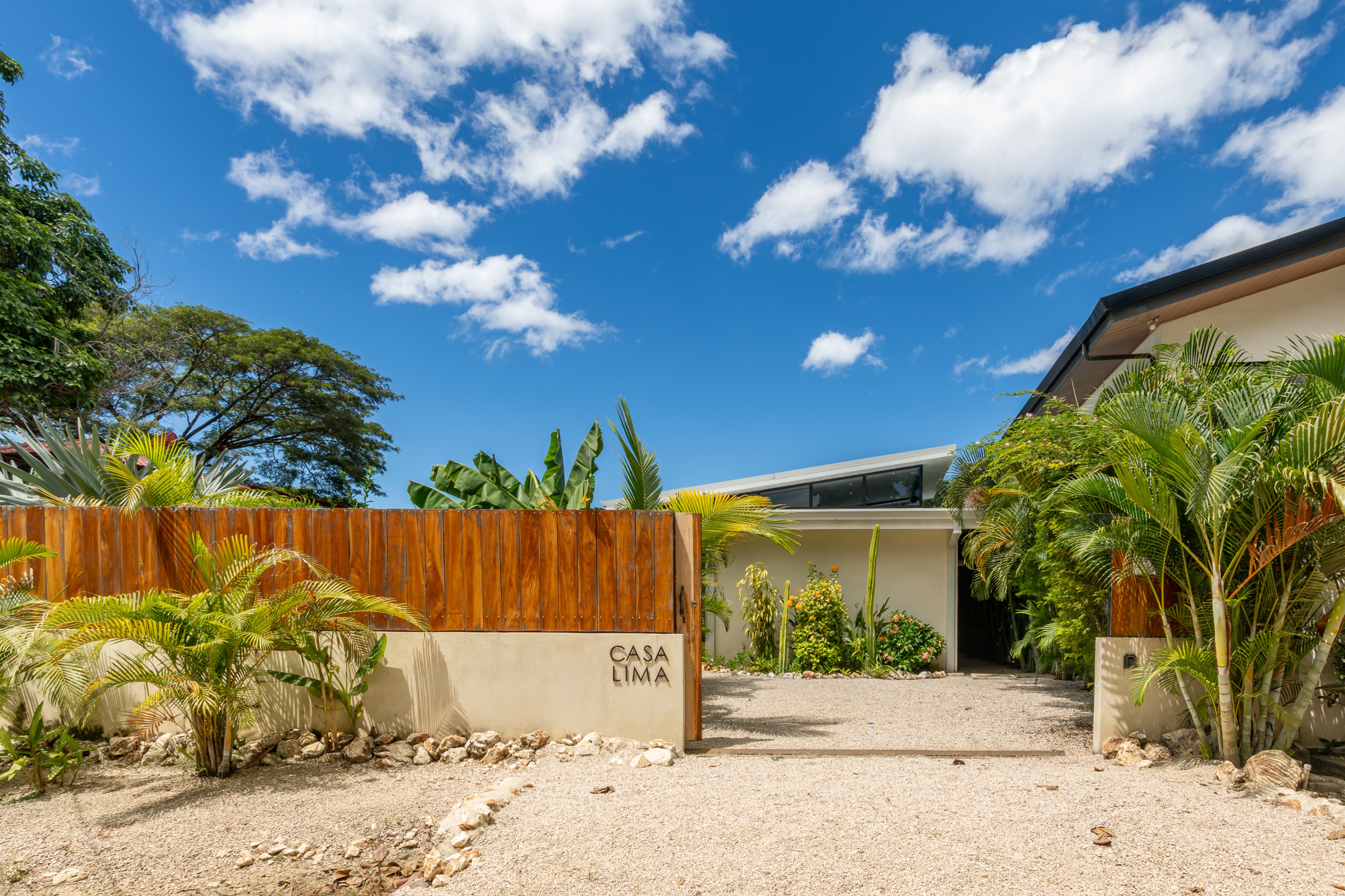 Modern Tropical Home Just Minutes from Sámara Beach