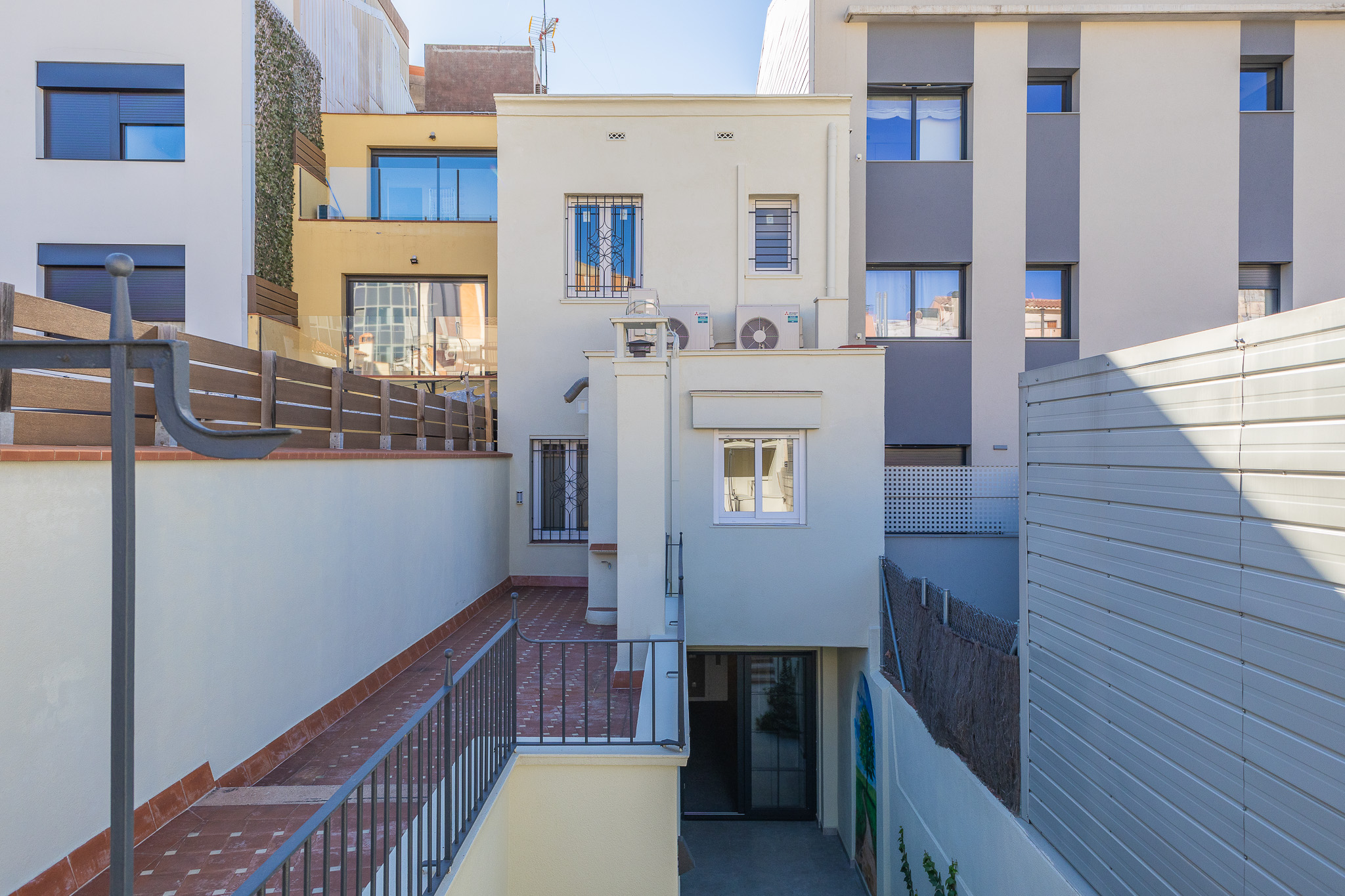 SEMI-DETACHED HOUSE IN TERRASSA CENTER WITH HISTORIC-MODERN DESIGN