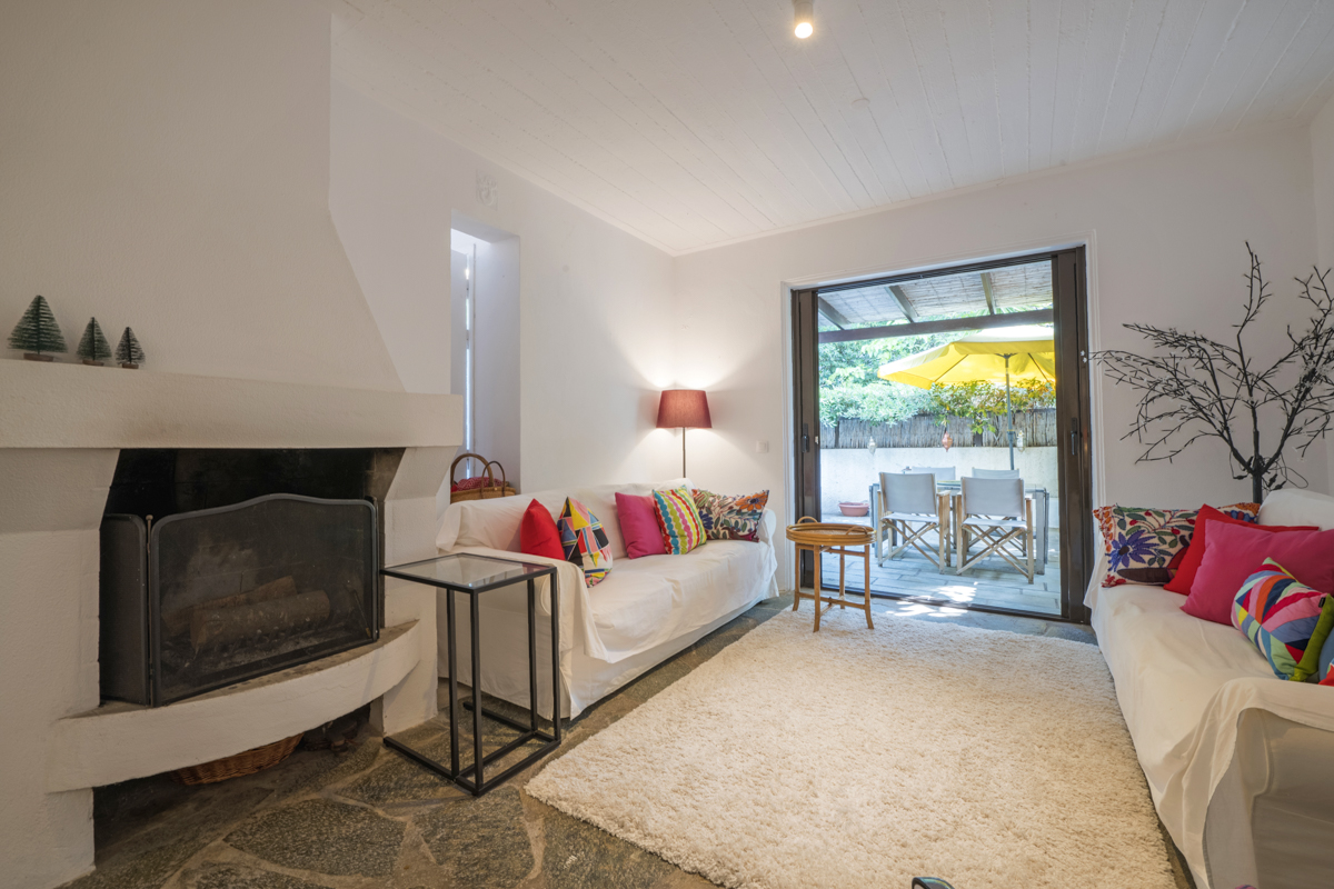 Unique 100 sq.m. detached house with pool & garden