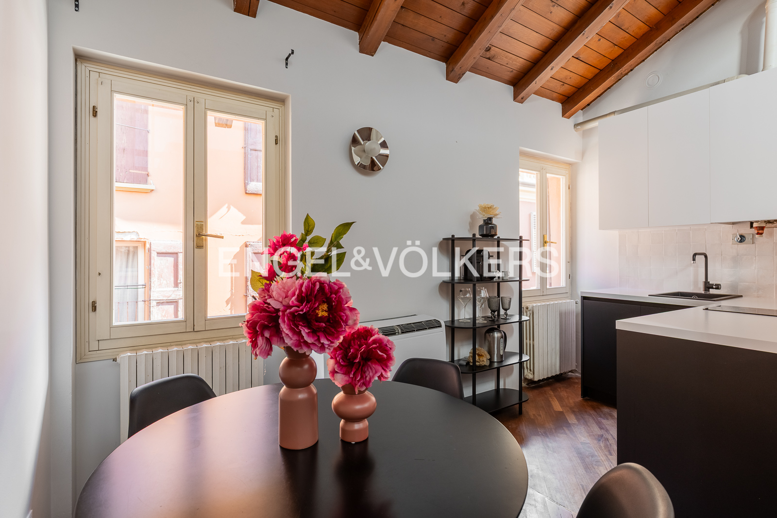 Characteristic and bright two-level apartment on Via delle Tovaglie