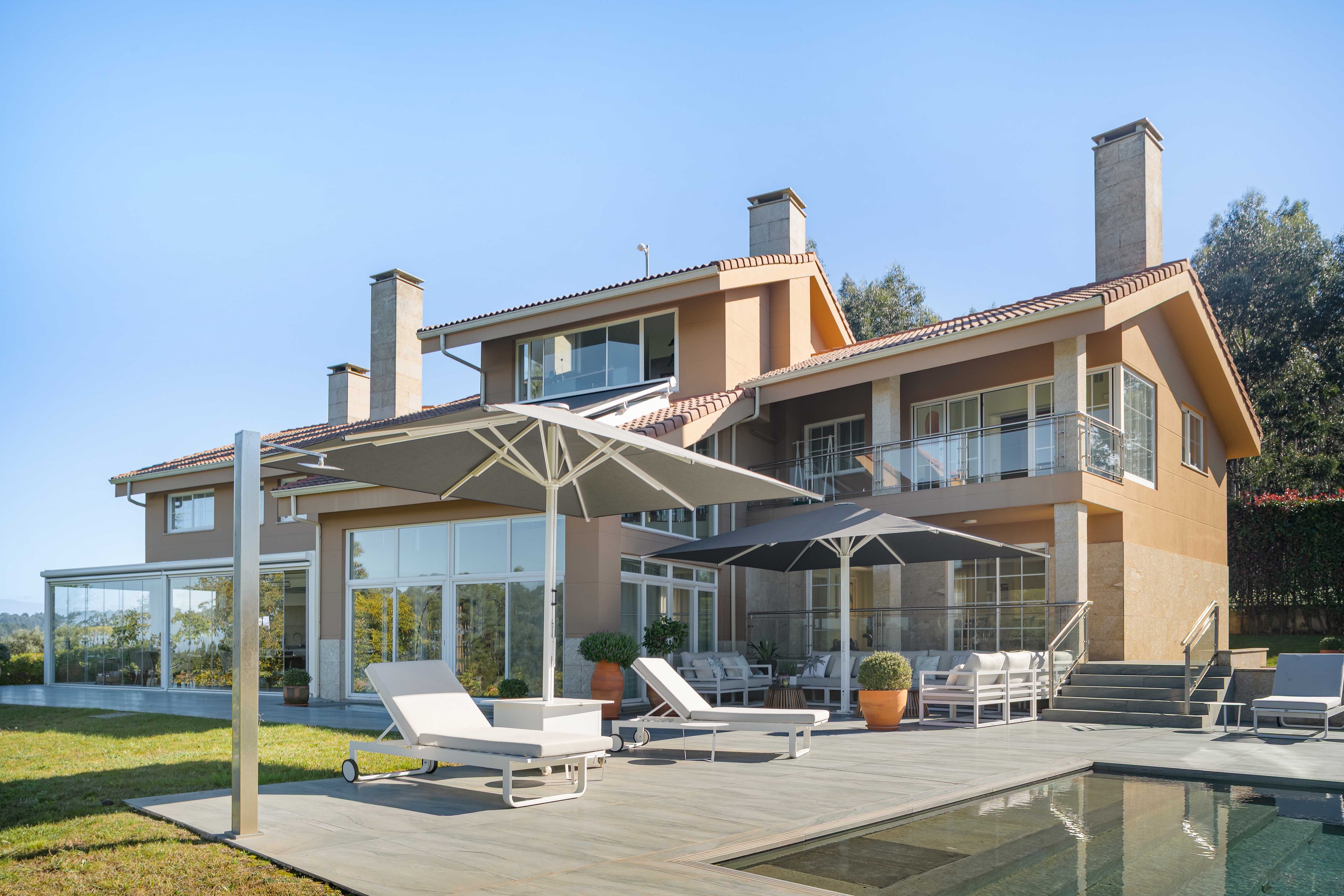 Singular villa con zona wellness y gran finca privada en Oleiros