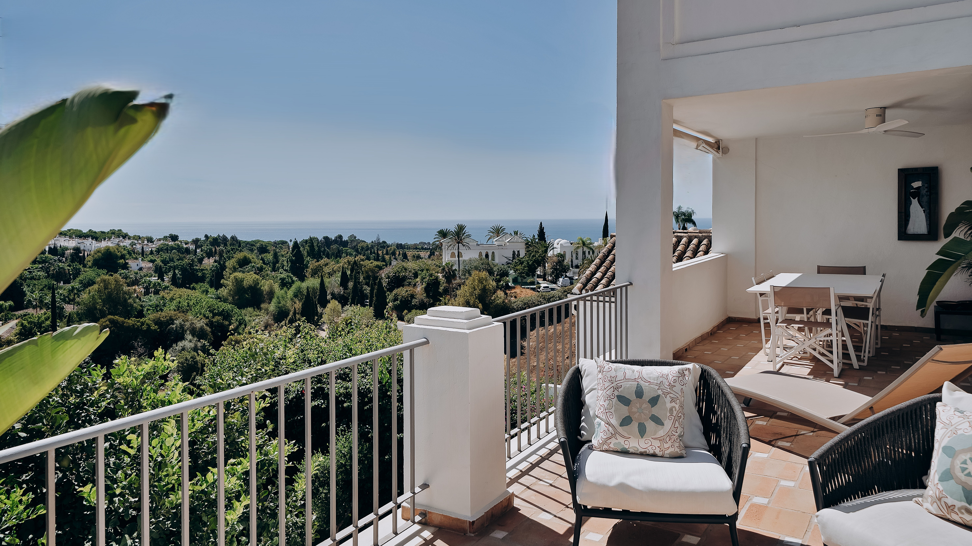 Elegant Townhouse with Sea Views in Marbella Hill Club