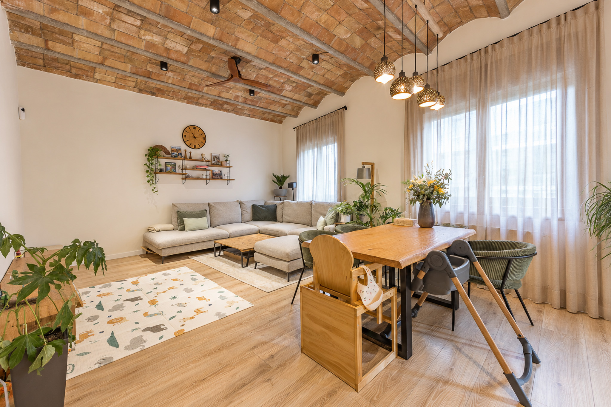 Single residence with high-end finishes near Plaça Lesseps