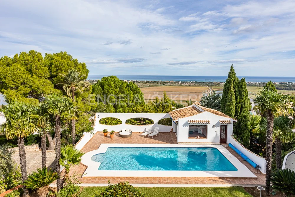 Spectacular luxury villa in Montepego
