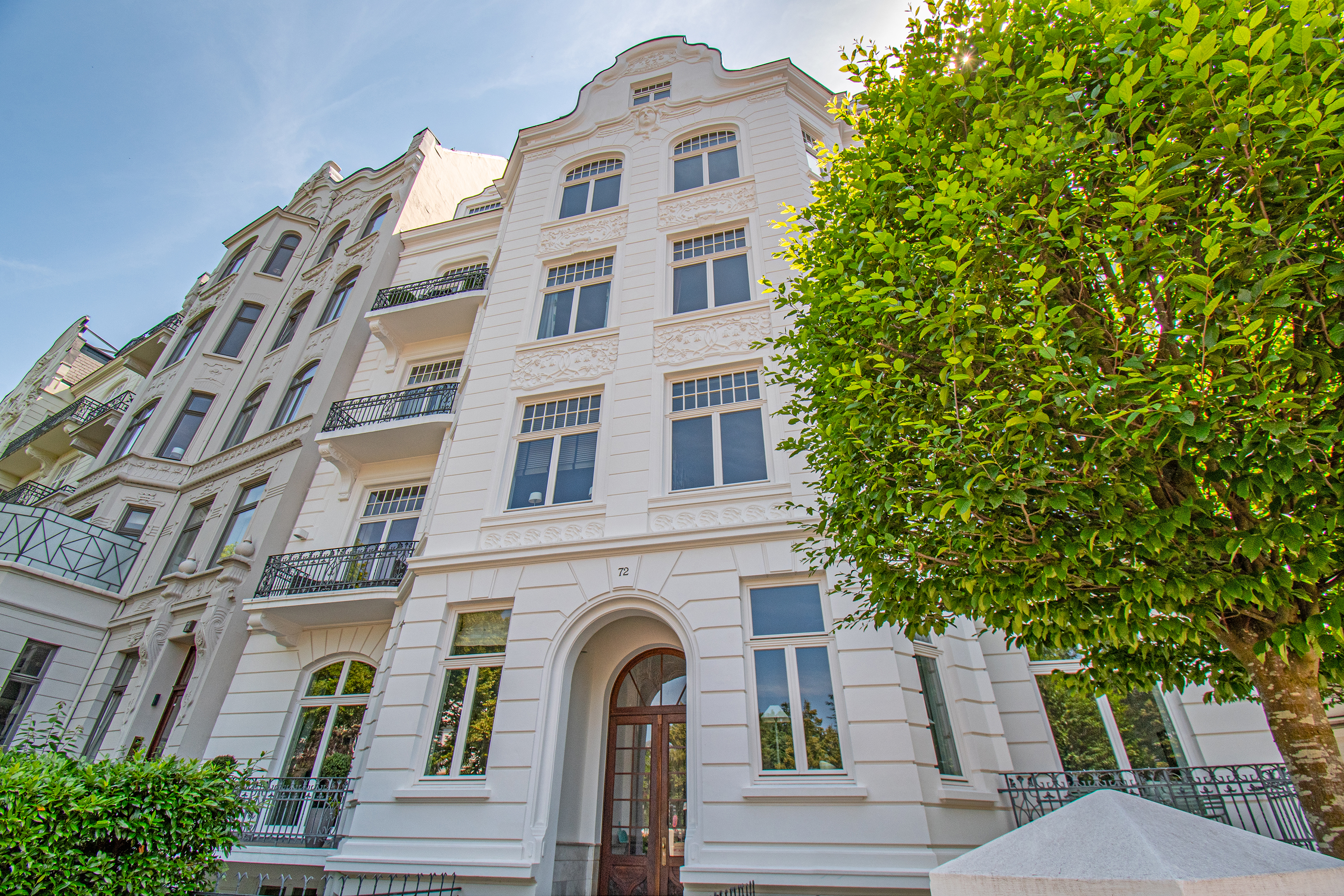 Eleganter Altbauklassiker - Familienwohnung mit eigenem Garten.