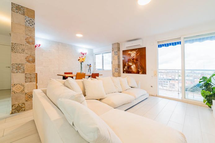 Exclusiva vivienda reformada con vistas despejadas y gran luminosidad