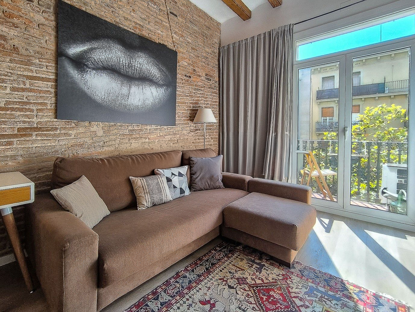 Sunny temporary apartment with balcony - Temporarily available July 1, 2026