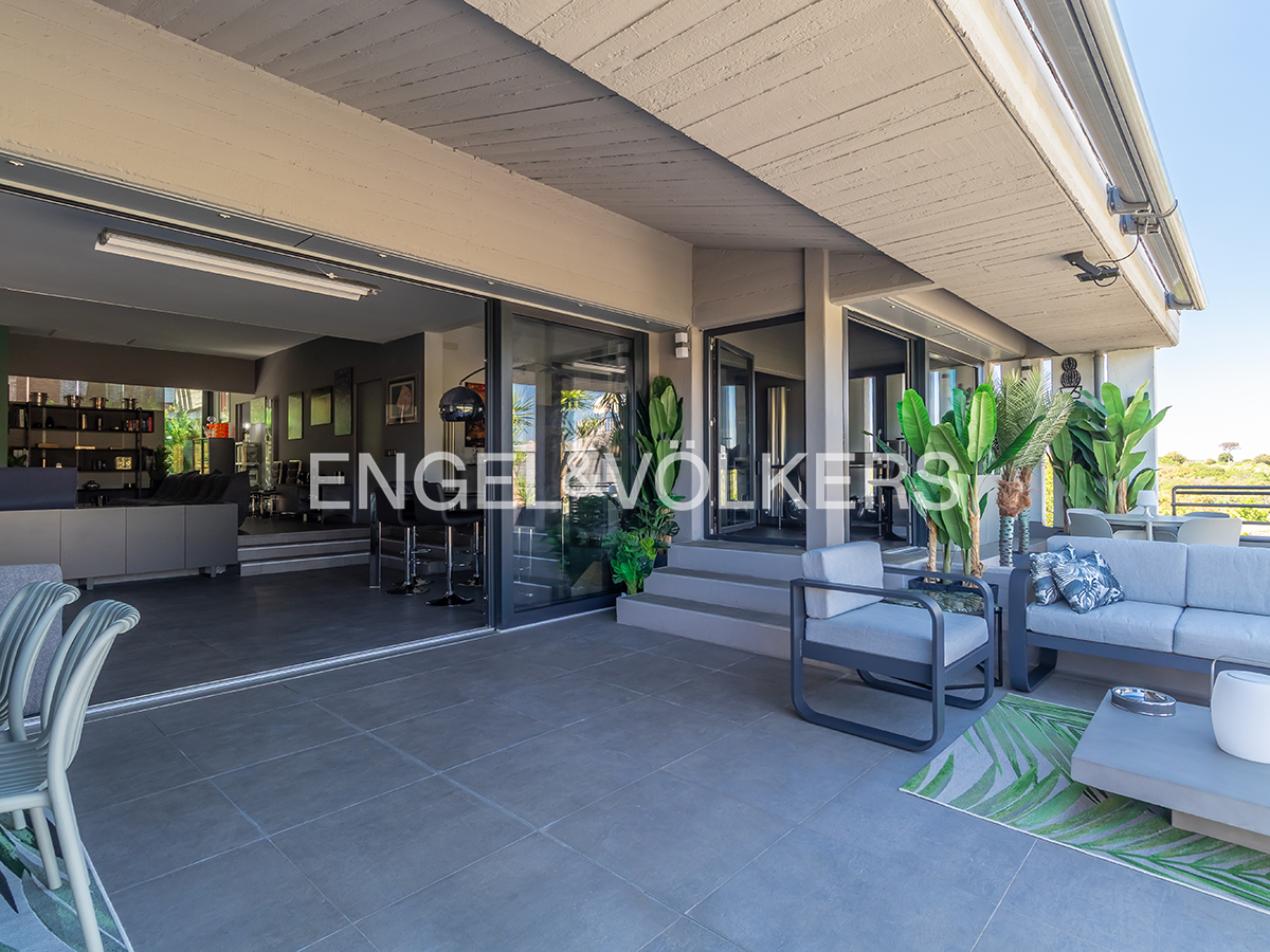 Prestigious designer penthouse on Via Calalzo