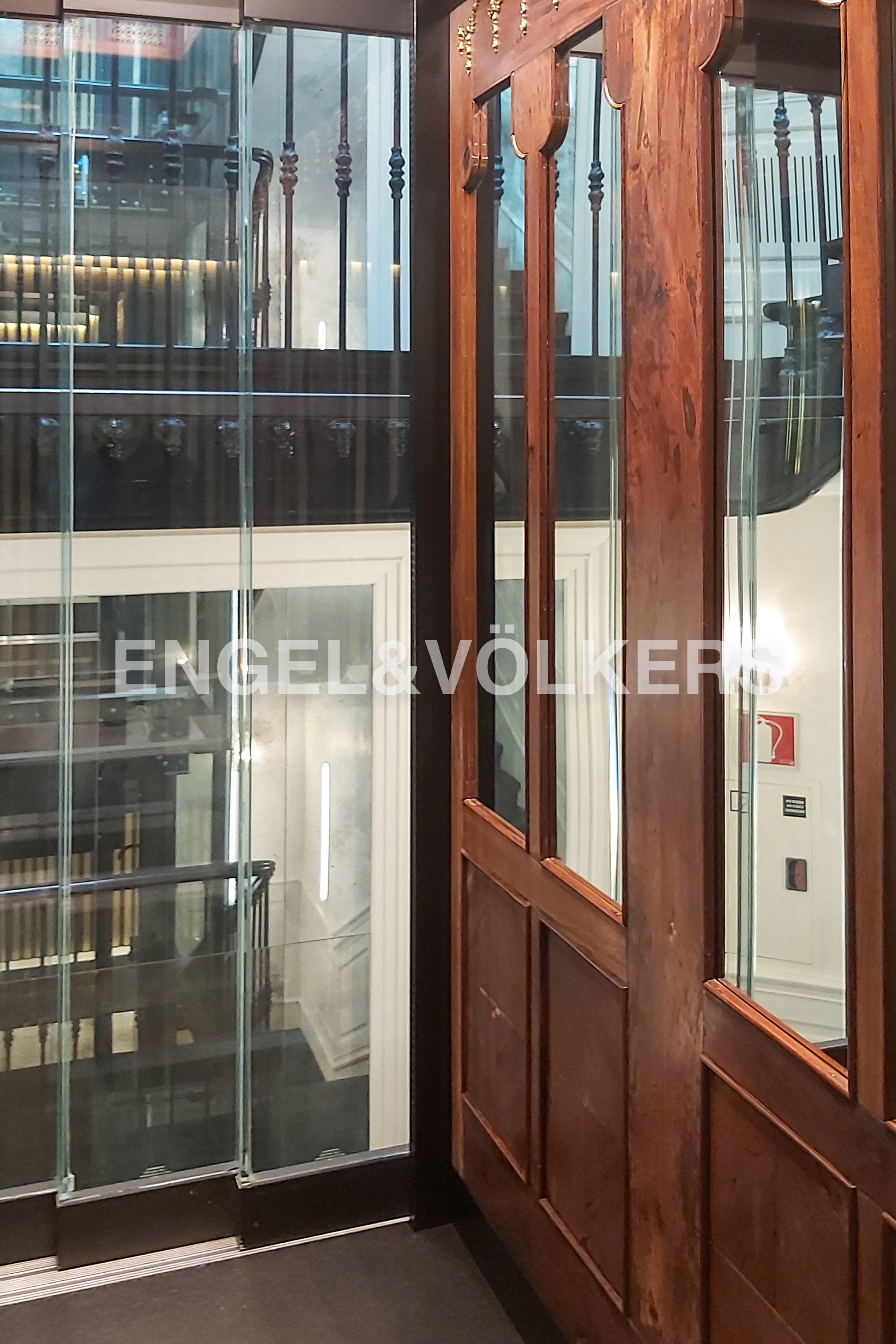 Exclusive luxury apartment in Recoletos with premium amenities.