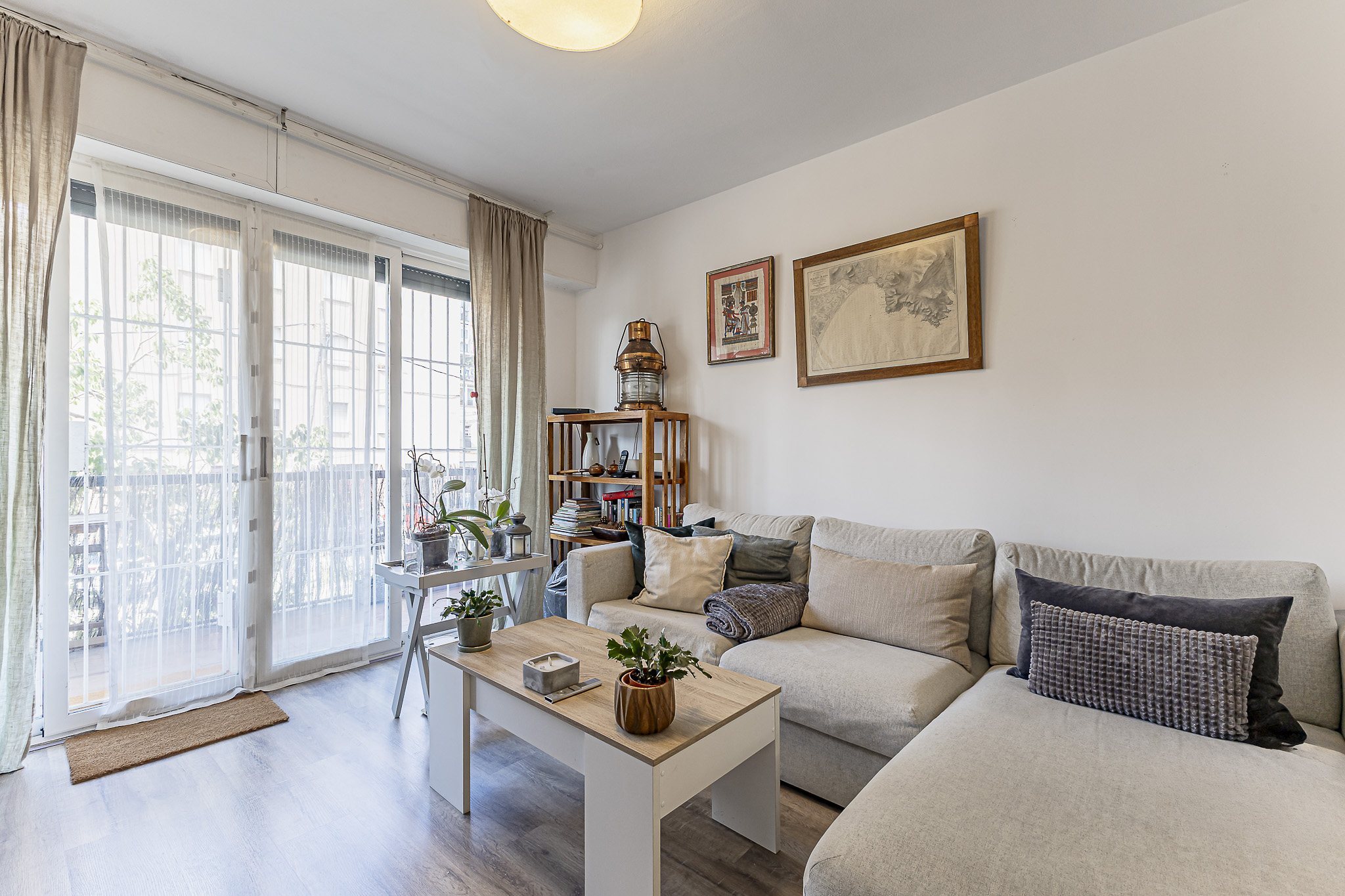 Piso de 80 m2 con balcón y ascensor  en Penitents-San Genís dels Agudells