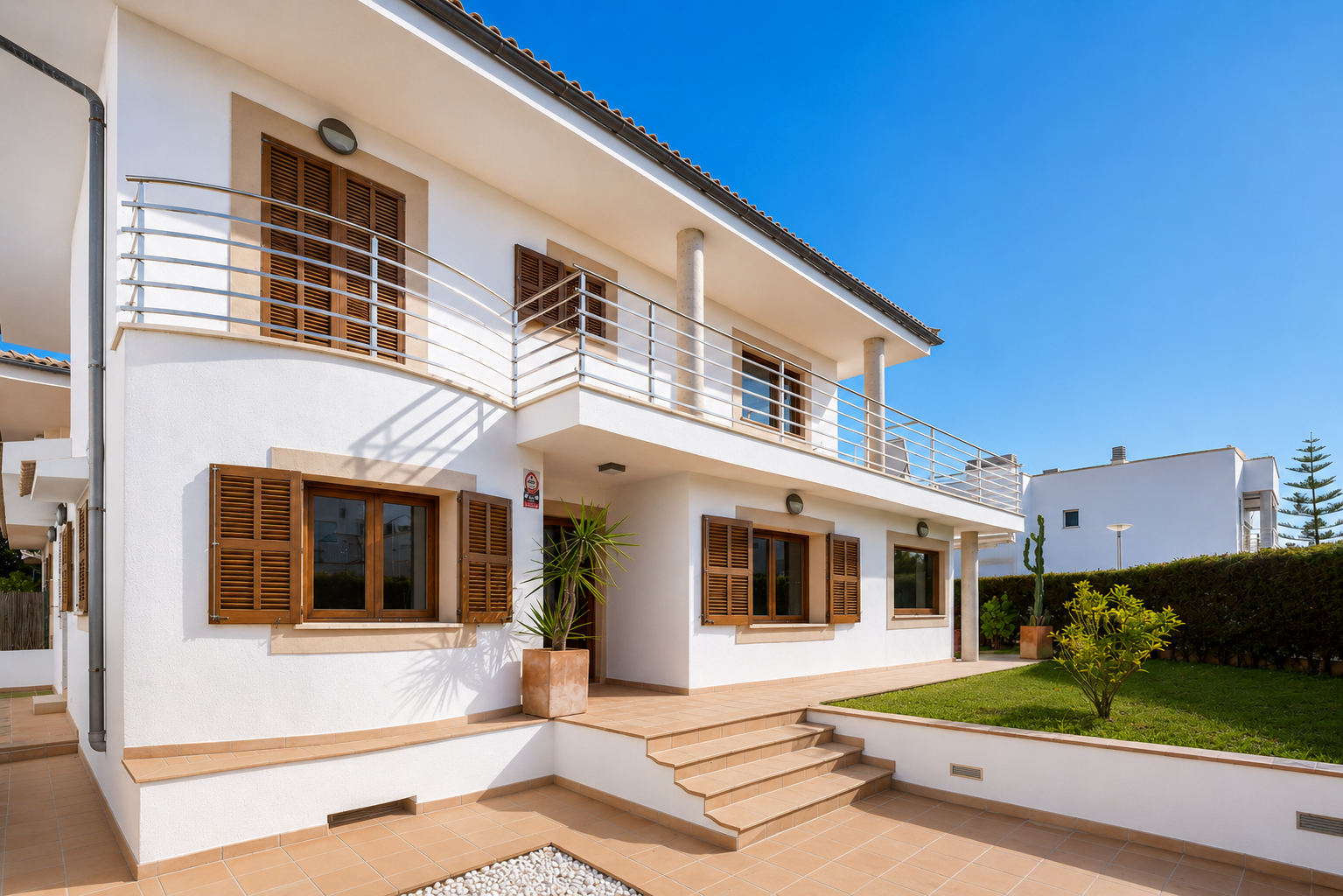 Modern villa close to the sea with holiday rental licence