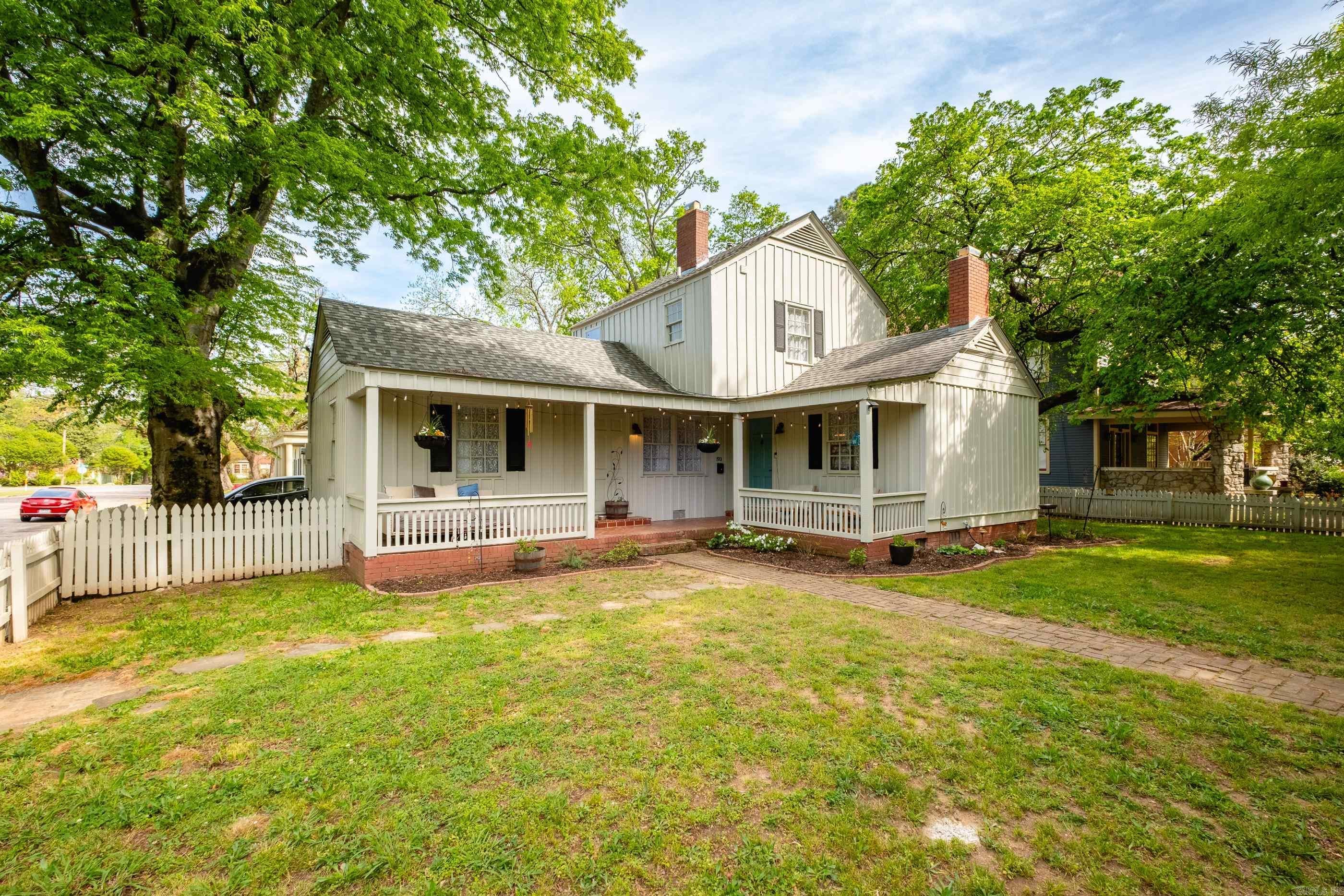Charming Cottage with Historic Charm and Modern Luxuries