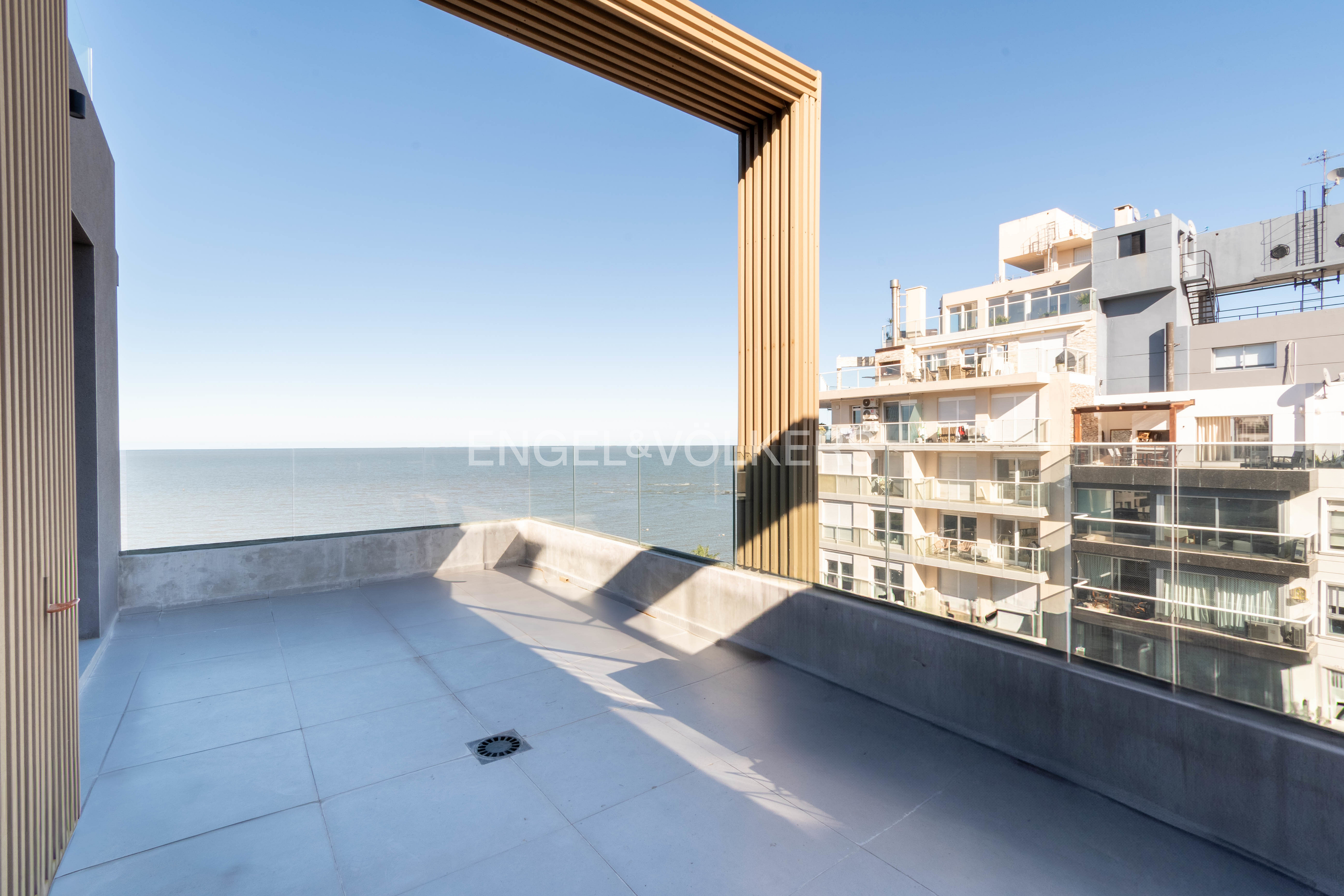 For Sale: Beautiful new 1-bedroom penthouse with garage, in the heart of Punta Carretas