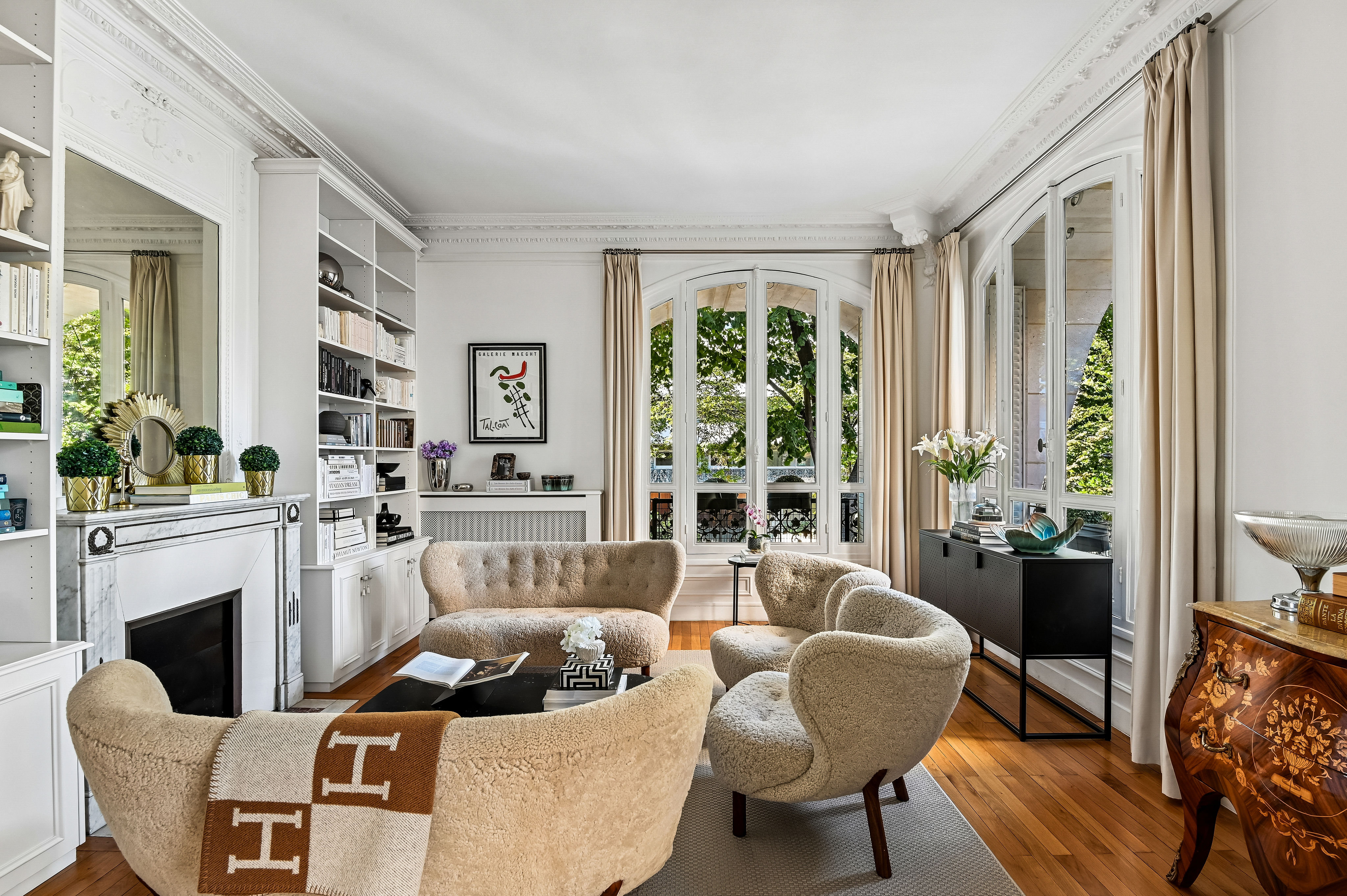 PARIS 7 – CHAMP-DE-MARS – 4 BEDROOMS – EIFFEL TOWER VIEW