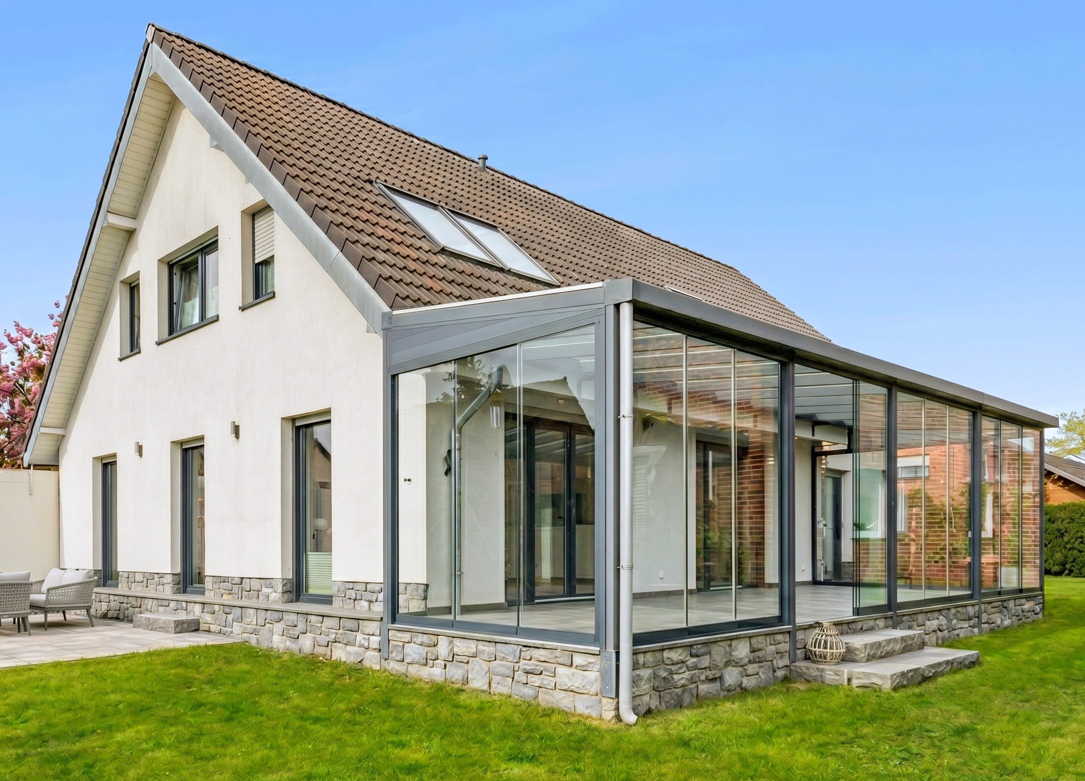 Familienglück in Lank-Latum - Modernes Einfamilienhaus mit Einliegerwohnung und Garten