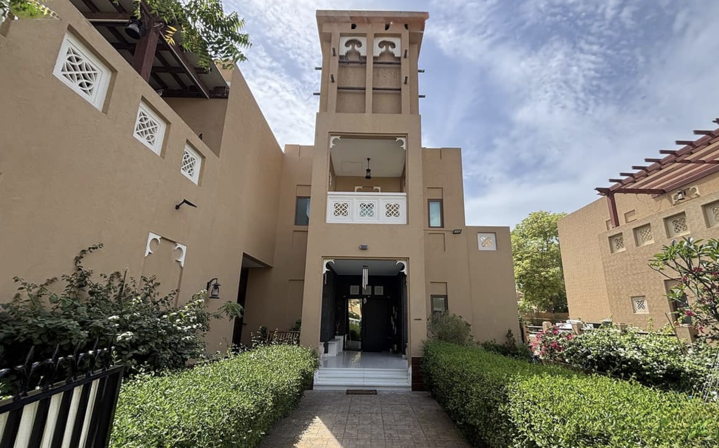 Dubai Style  |  Spacious Villa  |  Big Plot