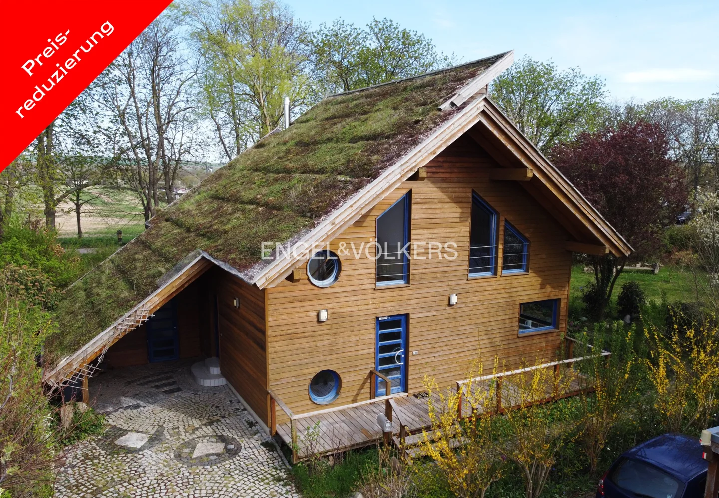 Nachhaltiges Wohnglück – Freistehendes Einfamilienhaus mit ökologischer Holzständerbauweise für Naturliebhaber