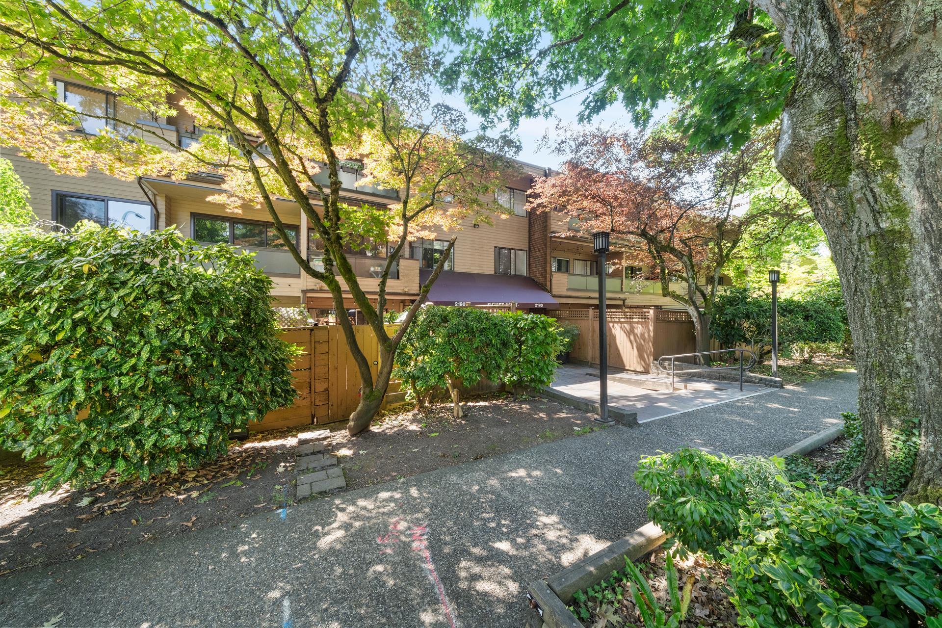 Beautifully Updated Corner Unit in Kitsilano