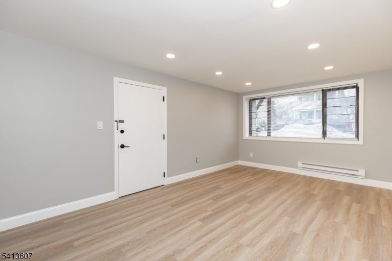 Charming Studio with Parking & Laundry Room in the Building!