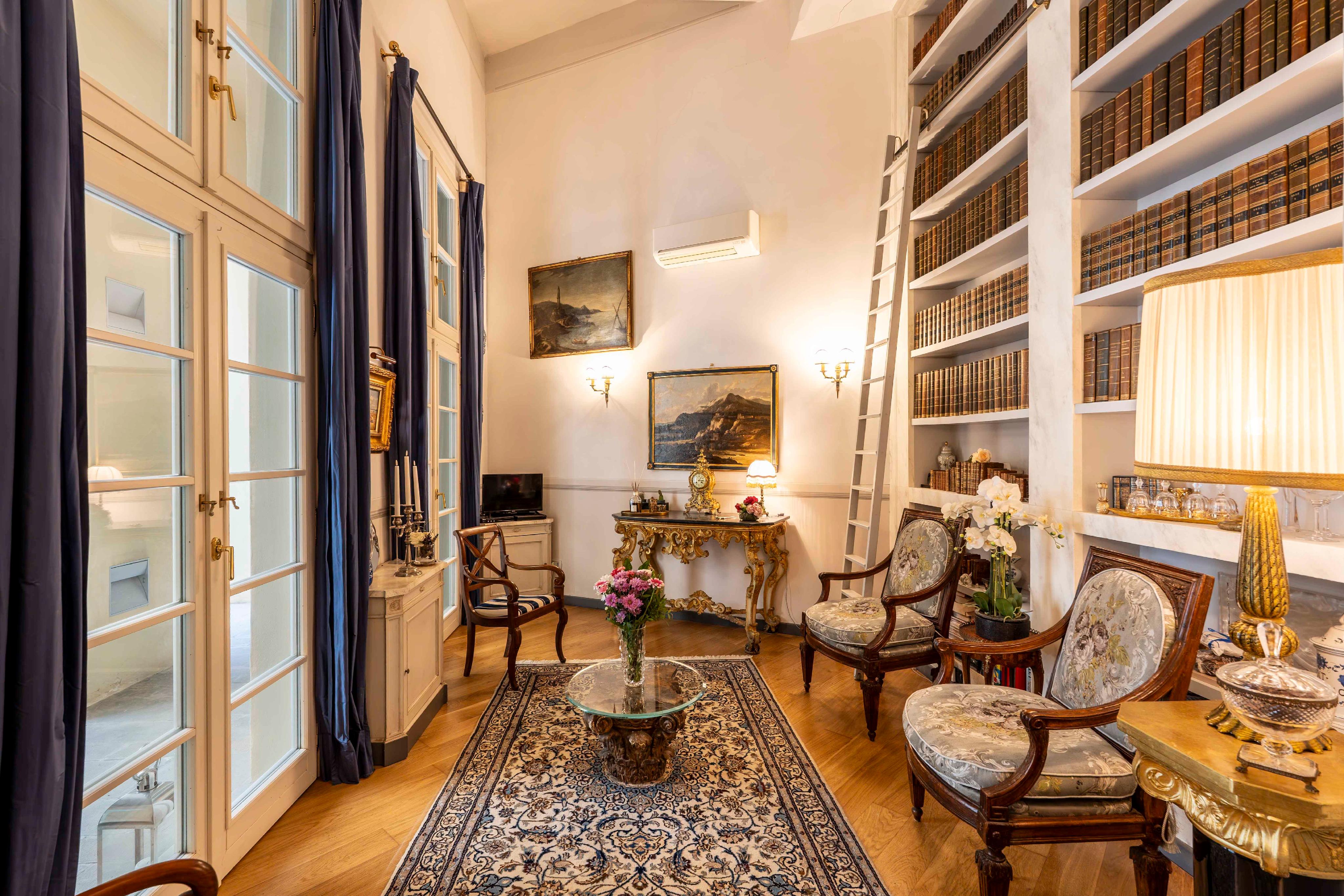 A treasure in the heart of Genoa: Loft for rent, Salita Santa Caterina
