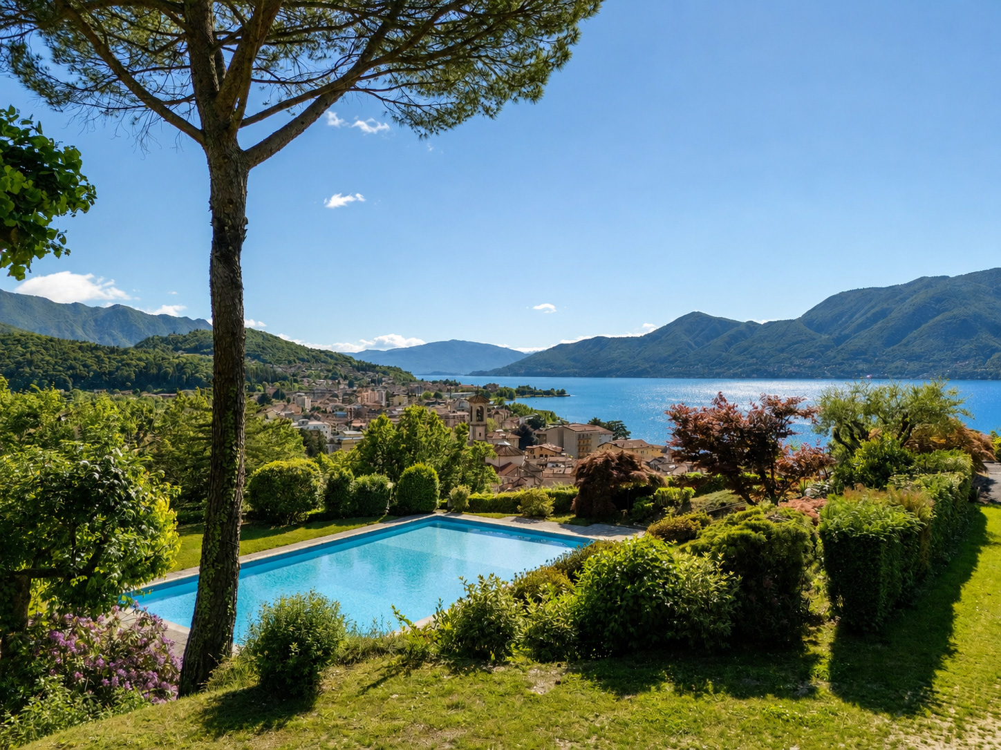 Licht, Entspannung und Seeblick: Wohnung in Residenz mit Pool