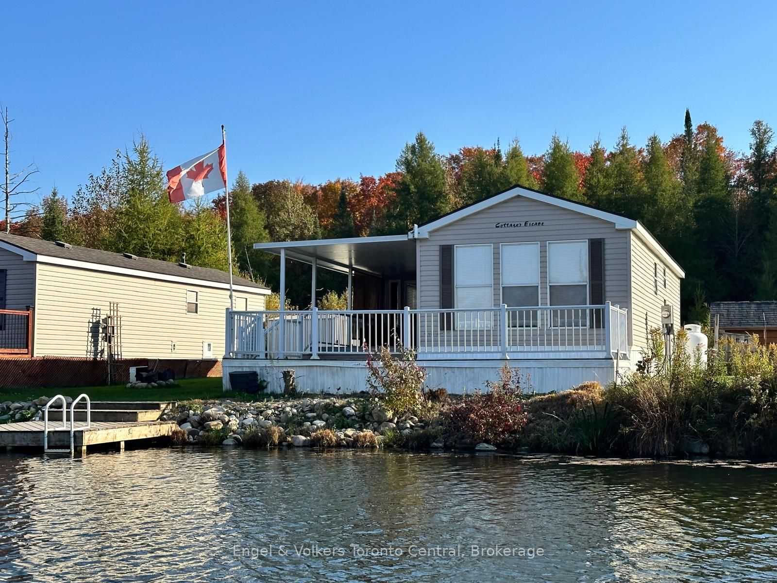 Beautiful Cottage Alternative Overlooking Tamarack Lake