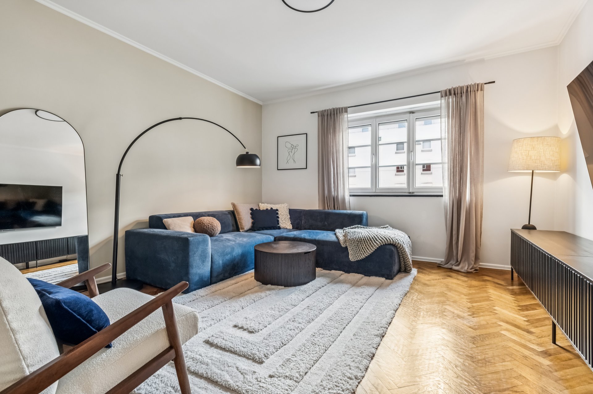Hochwertig möblierte Designerwohnung mit Blick ins Grüne