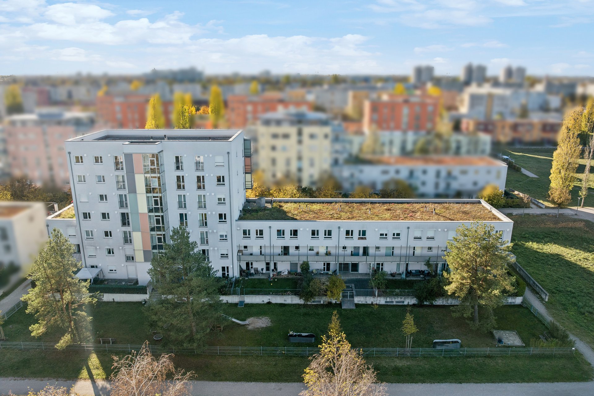 Wohnen auf zwei Ebenen, Blick ins Grüne: 4-Zimmer-Maisonette mit Westbalkon