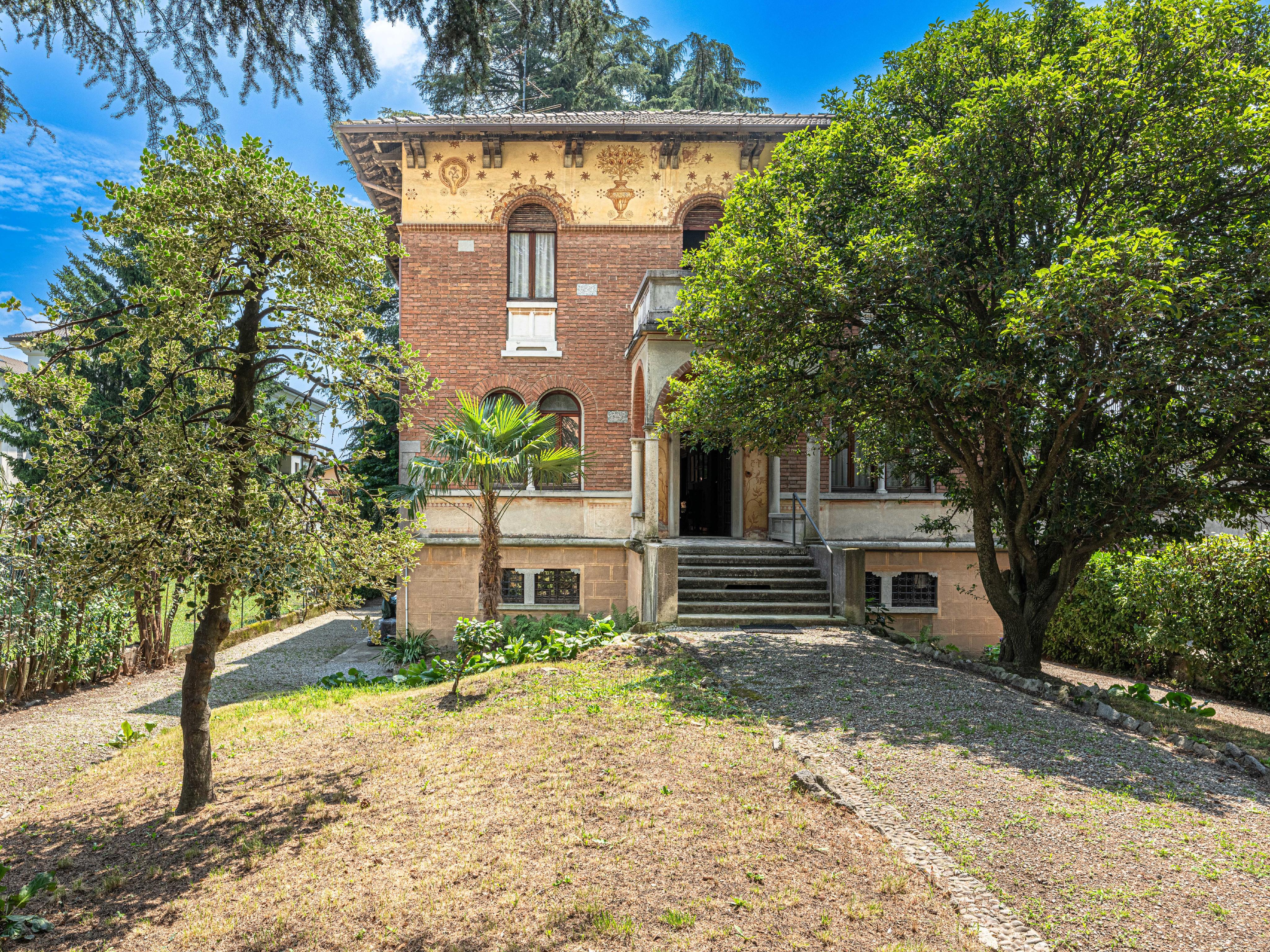 Historische Villa mit Fresken und antikem Charme