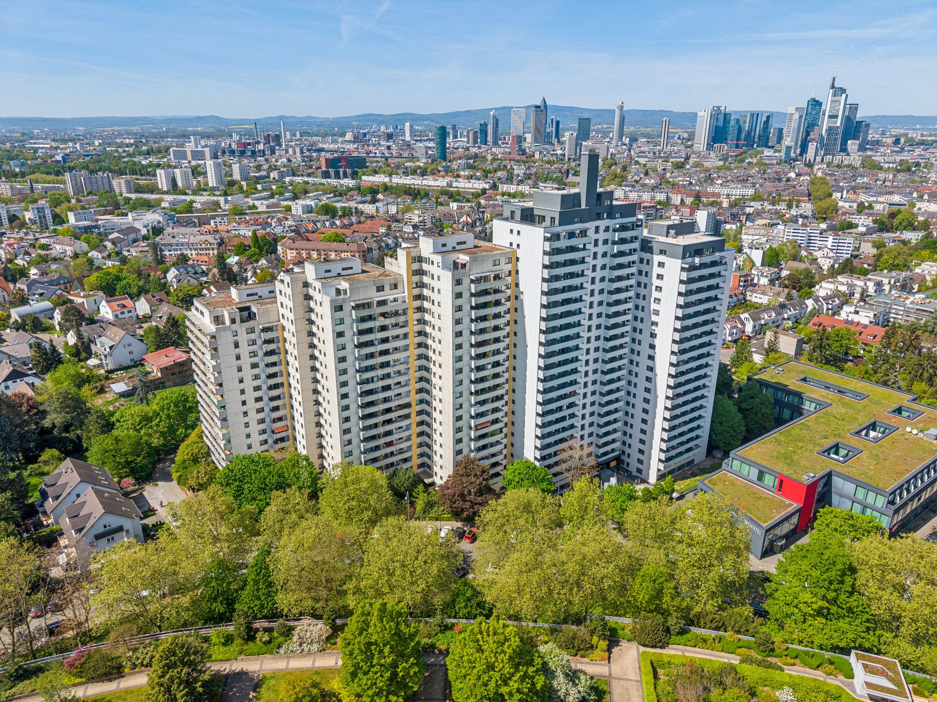 City apartment with balcony and distant views in Frankfurt-Sachsenhausen - perfect investment property