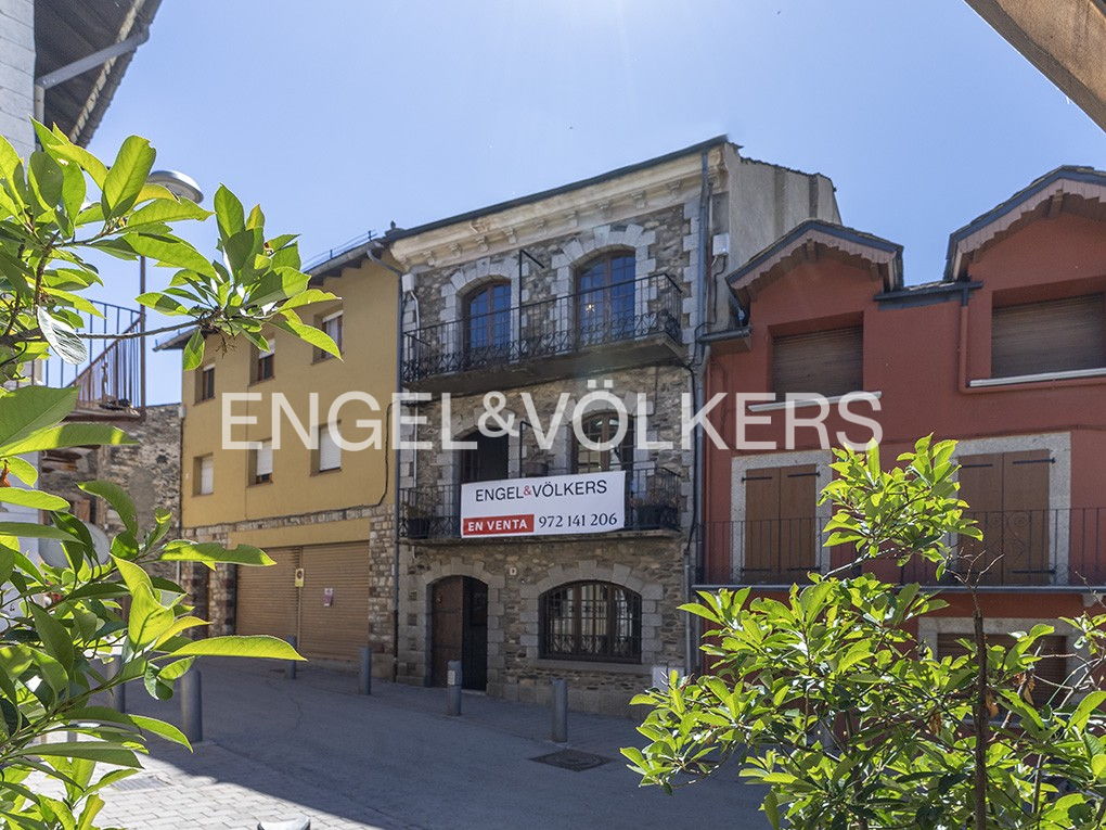 Casa a reformar en 3 pisos o uso hotelero